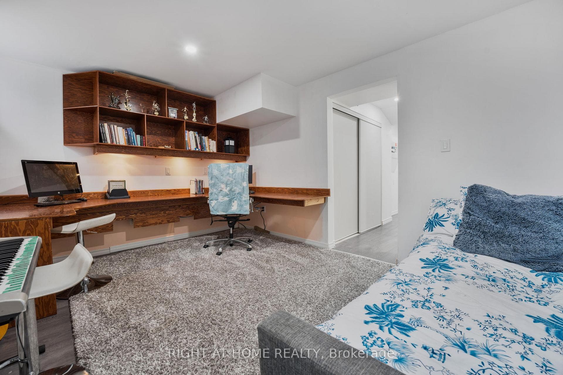 263 DUNSMORE Lane photo 35