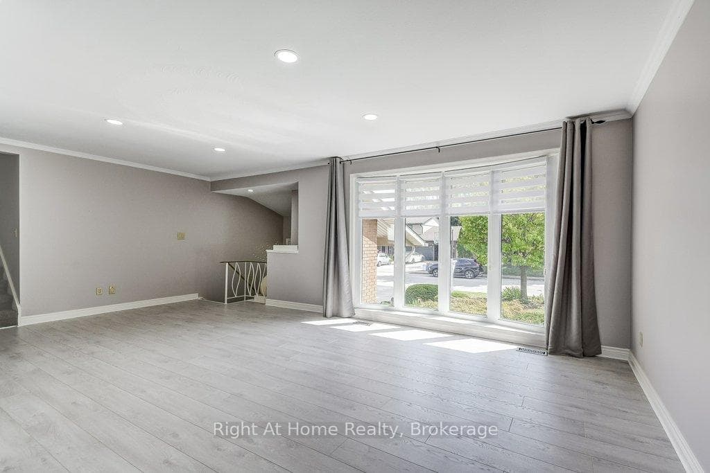 207 Montmorency Drive photo 9