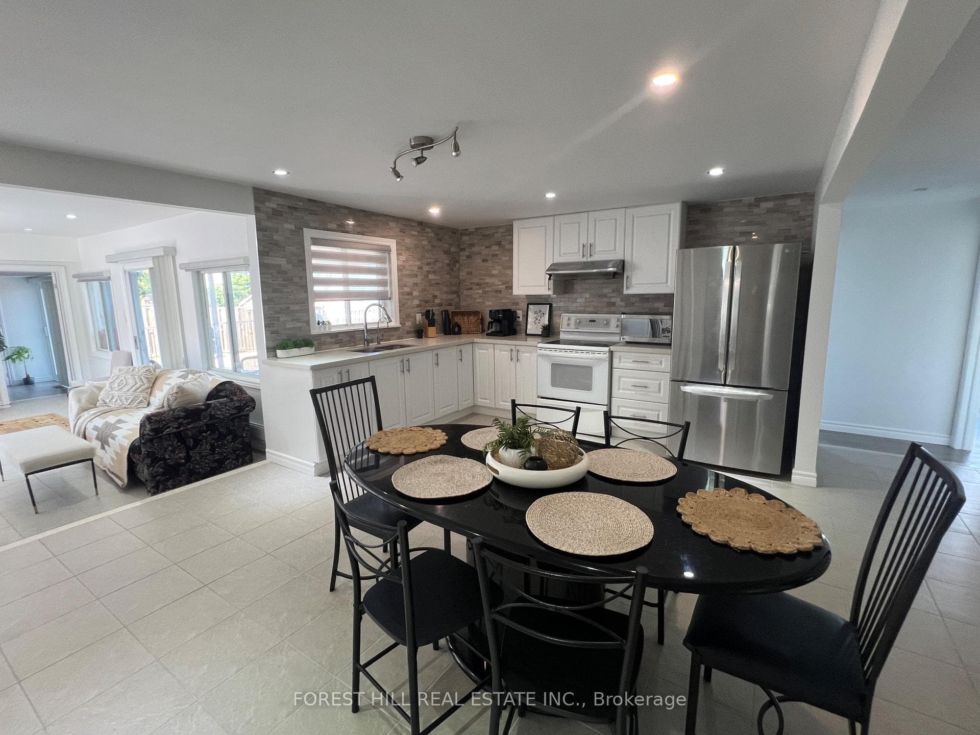 1161 Connaught Drive photo 13
