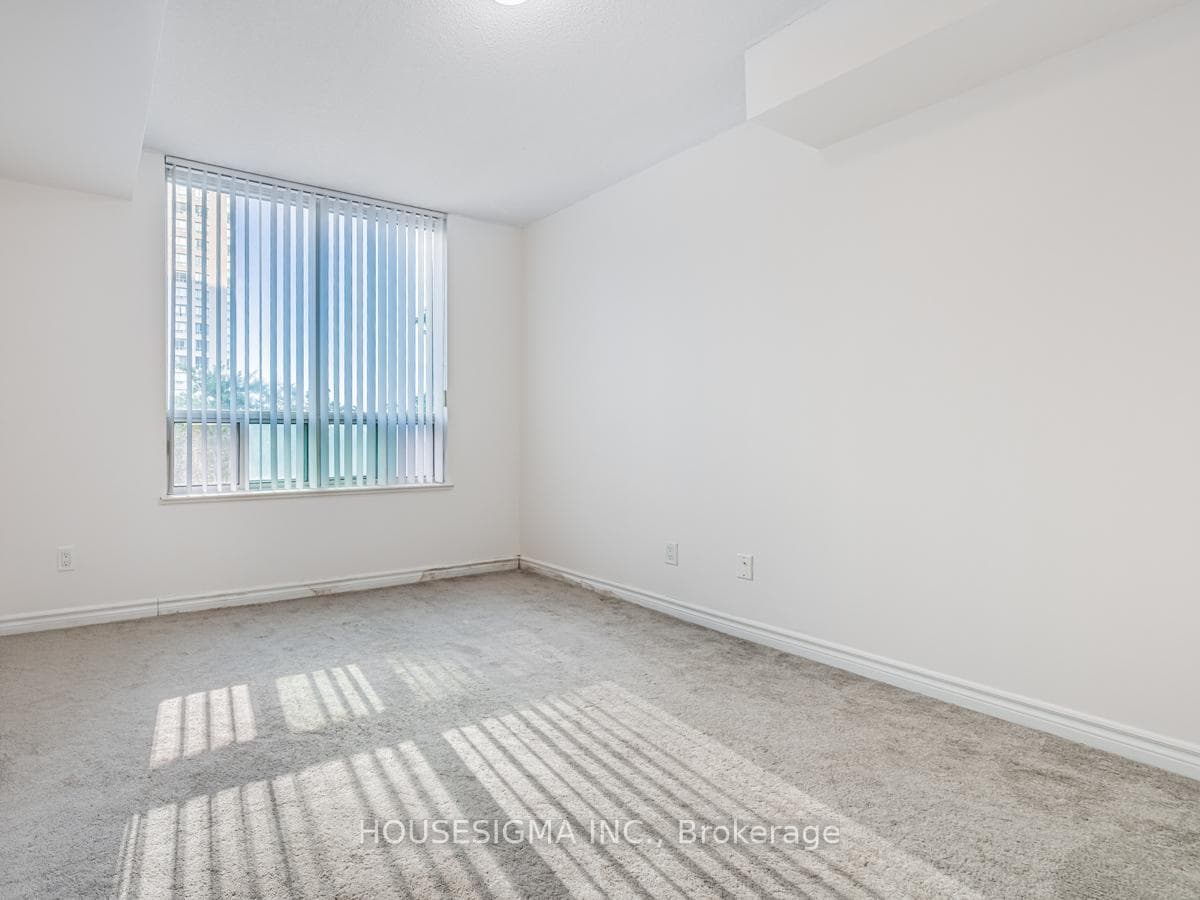 68 Corporate Drive Unit 527 photo 20