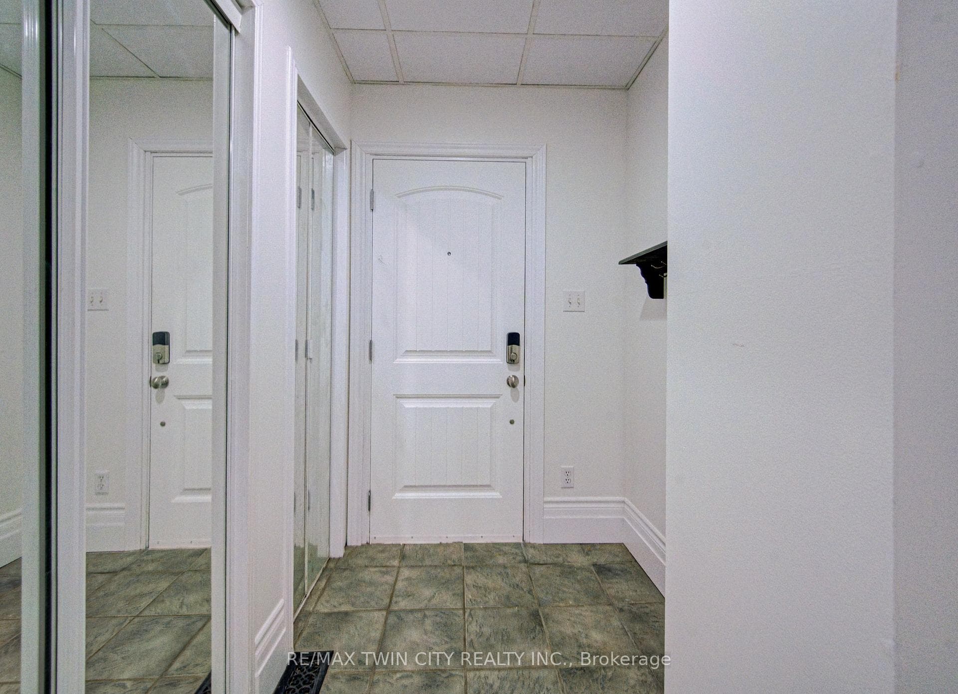 186 Wellington Street photo 22