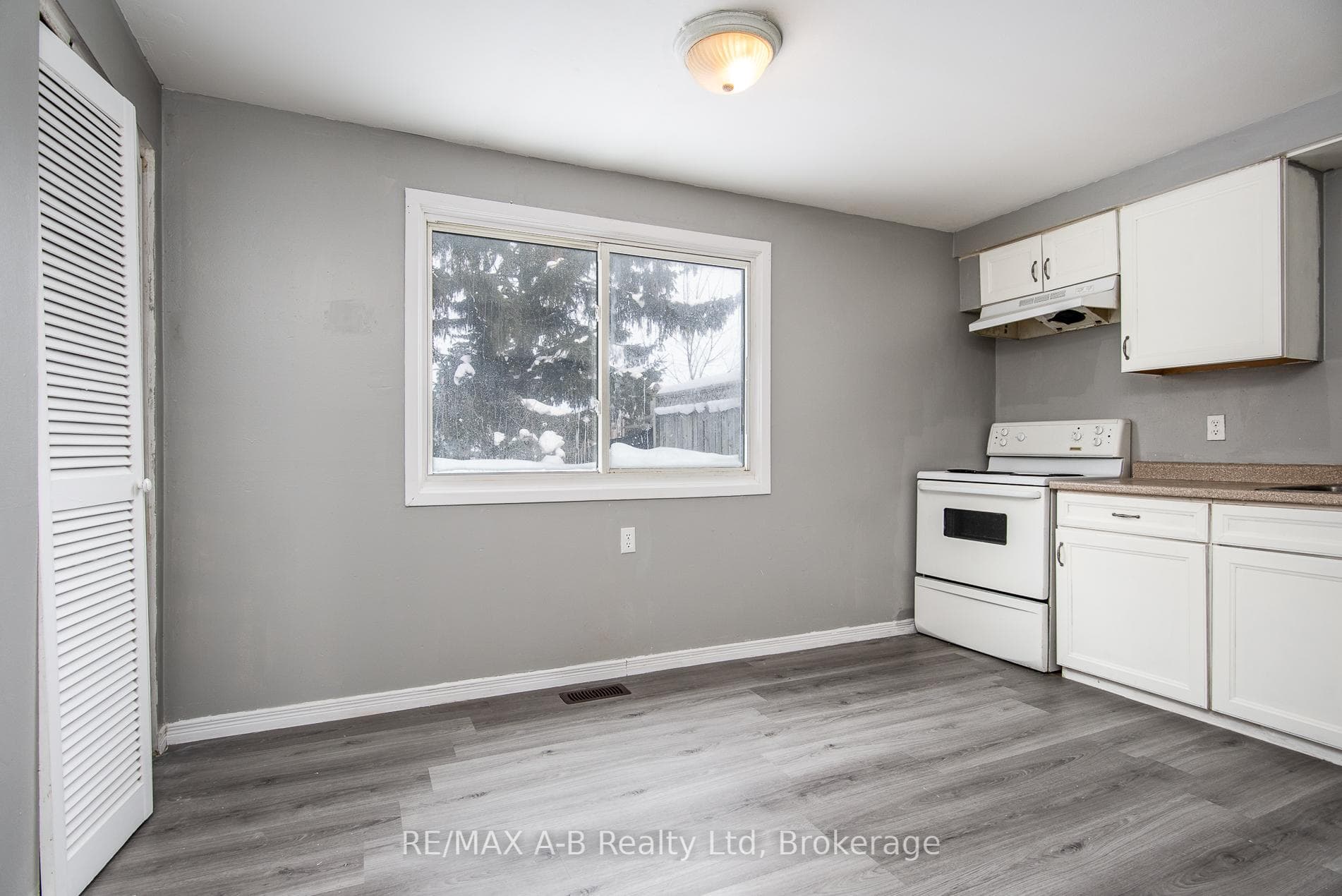 72 Crehan Crescent photo 17