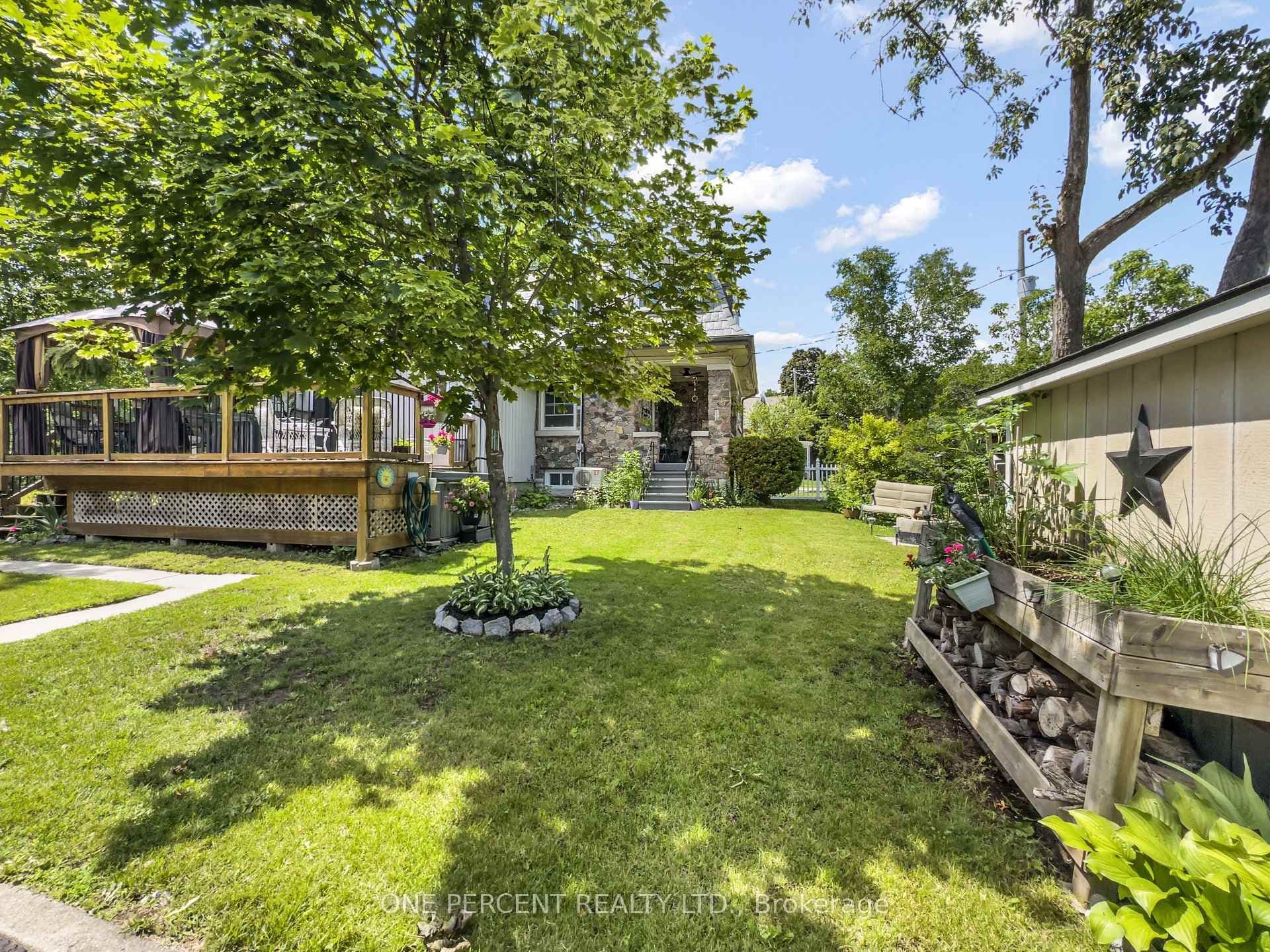 104 DUNDAS Street photo 37