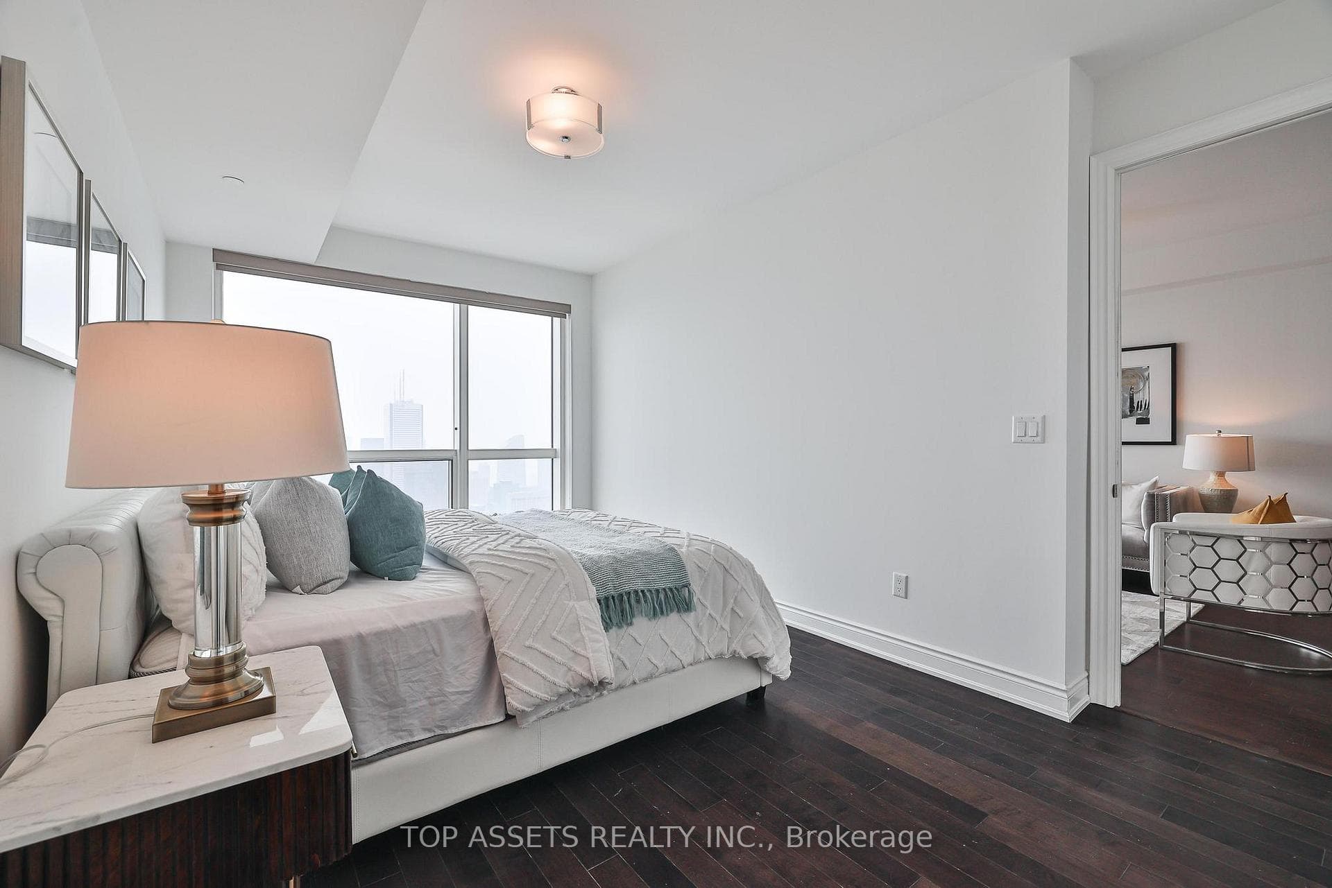 388 Yonge Street Unit 6609 photo 39