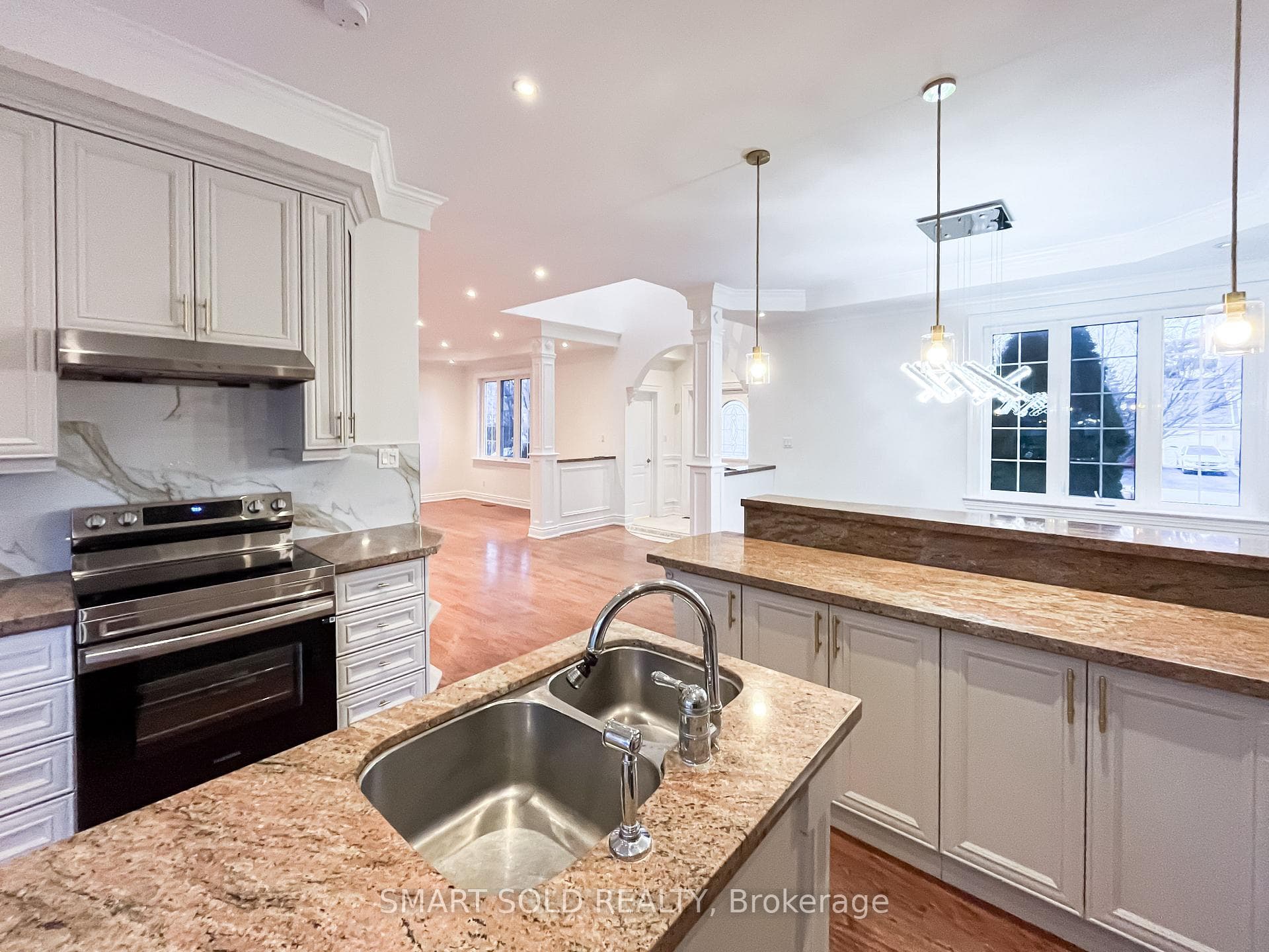 192 Waneta Drive photo 10