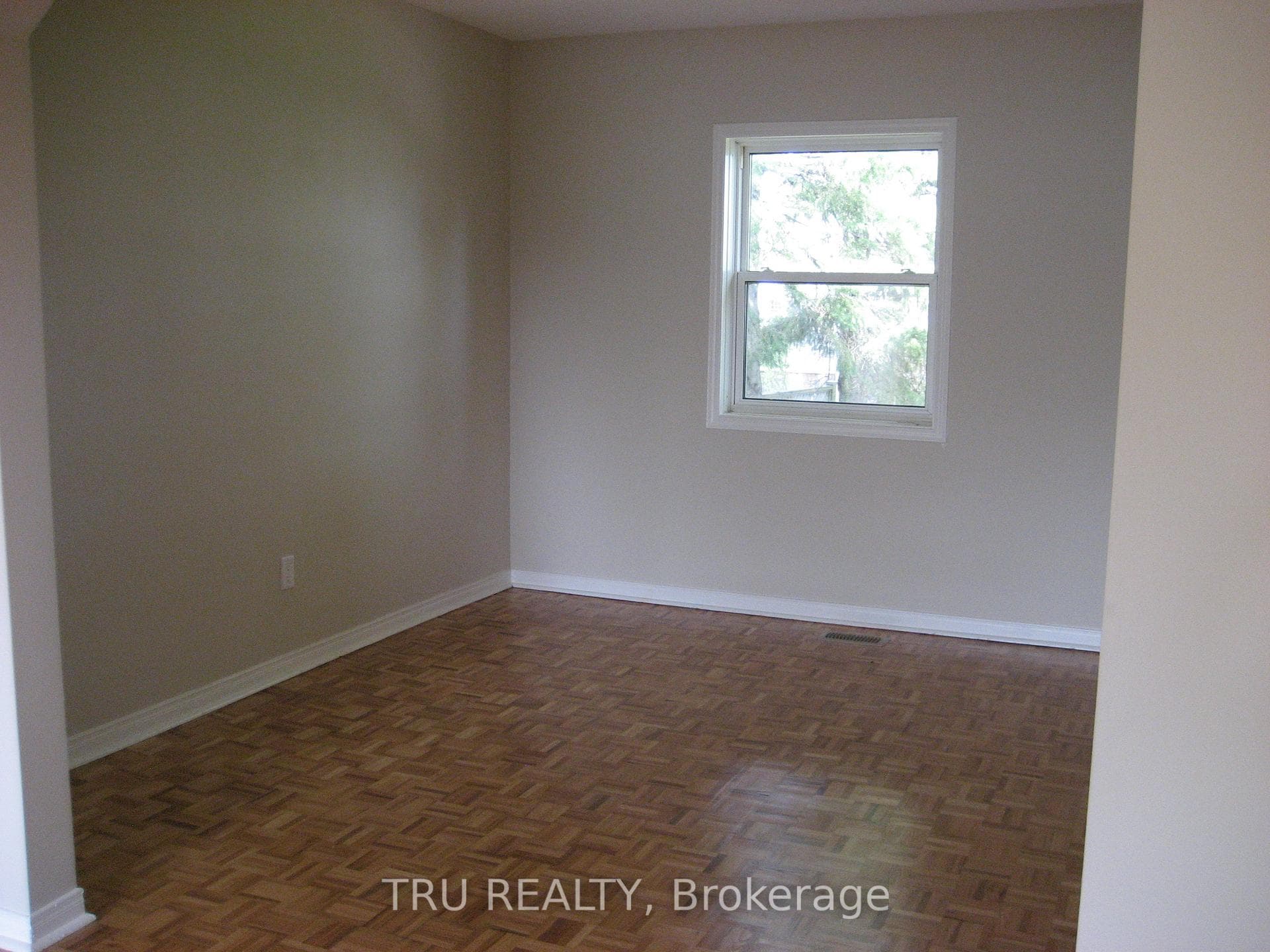 1567 Goth Avenue photo 3