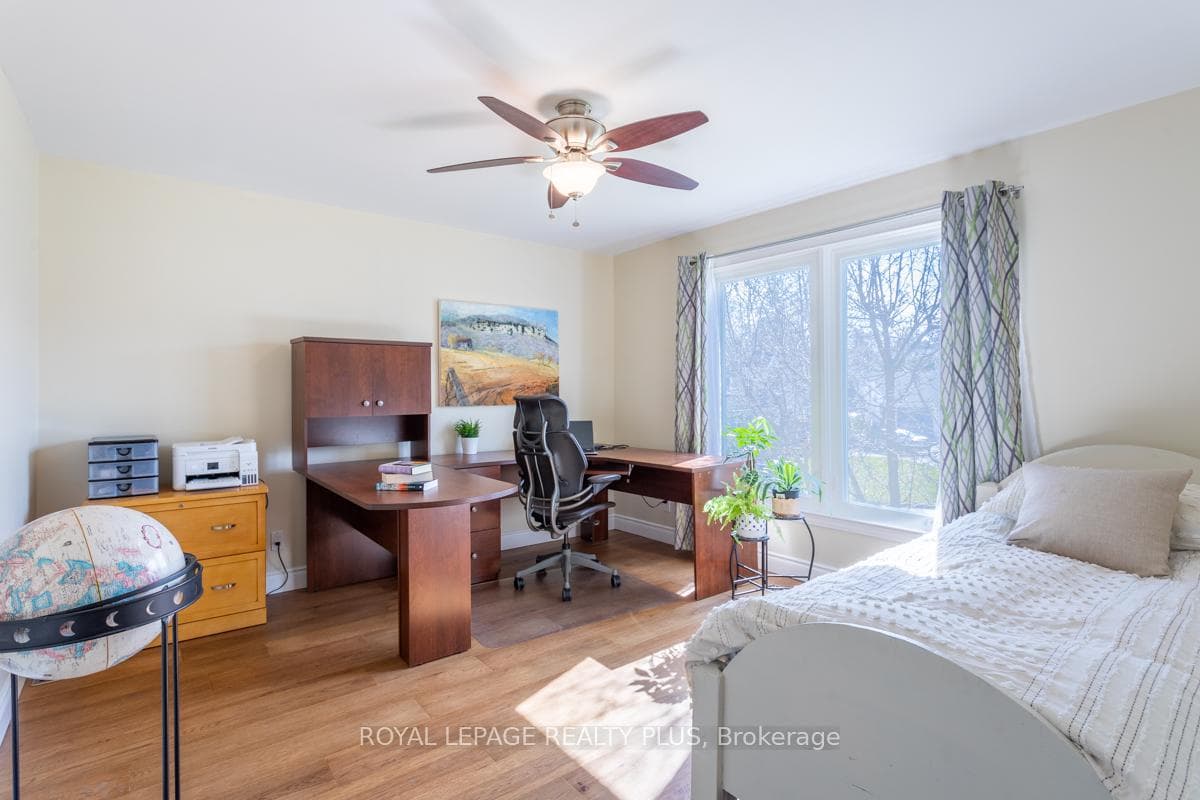 1346 Wakefield Crescent photo 24