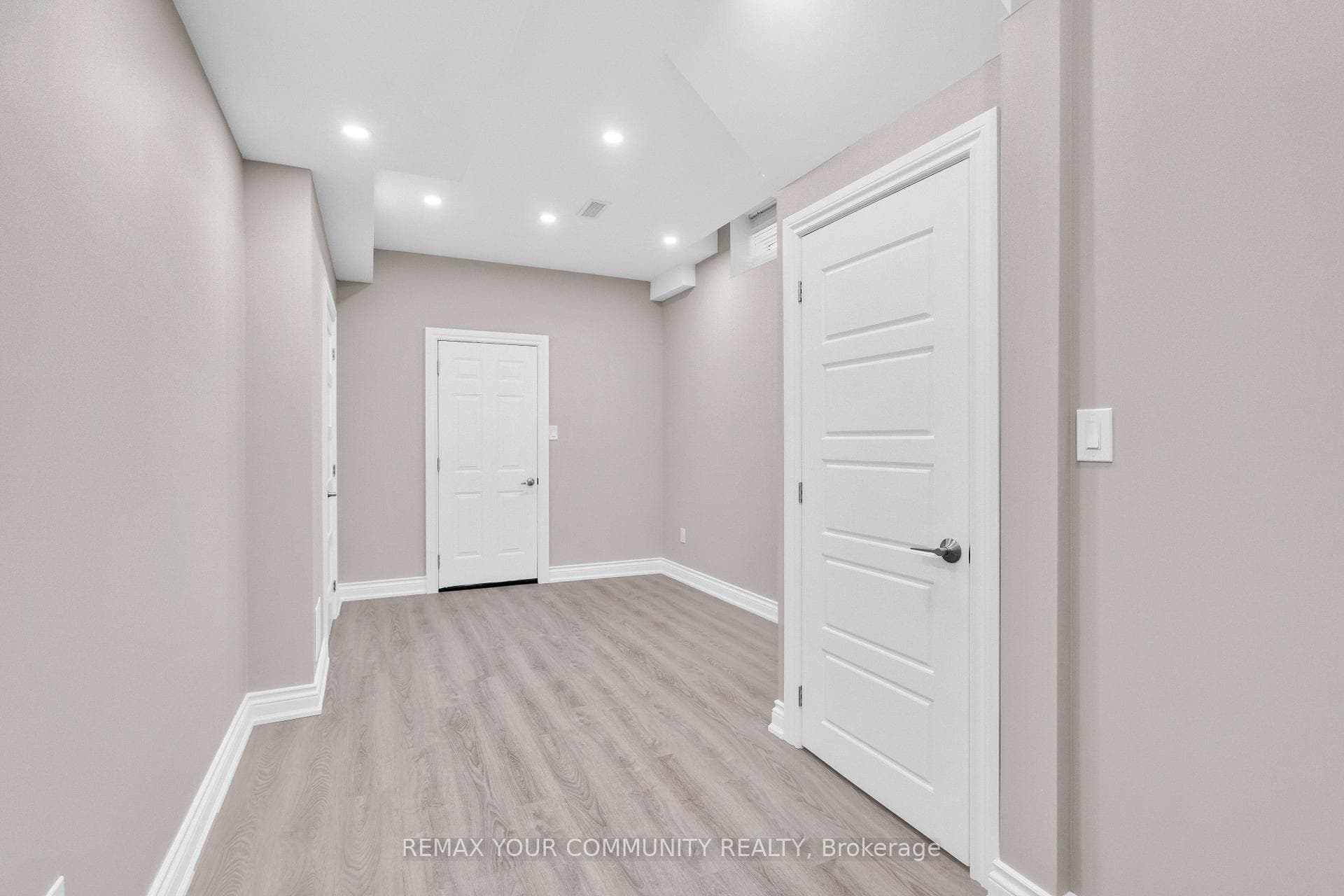 8 King Boulevard photo 46