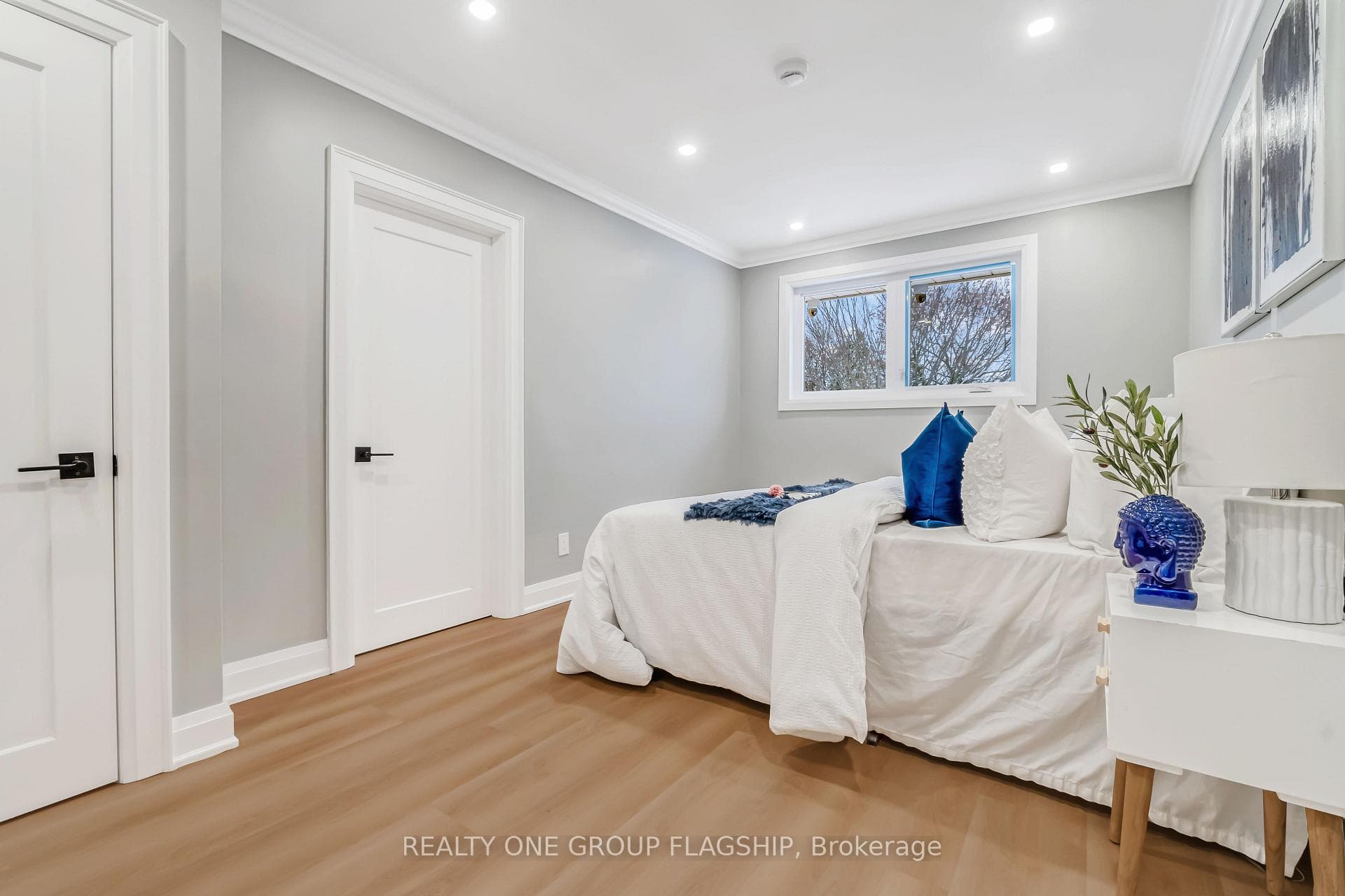 472 Three Valleys Crescent photo 21