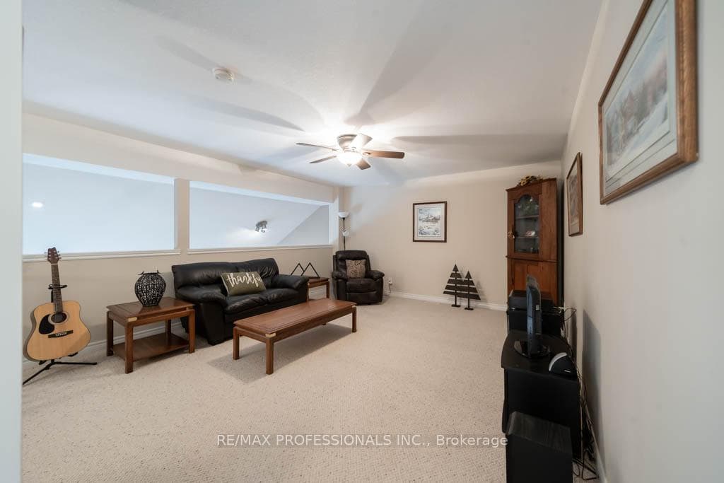121 Gabriel Lane photo 12