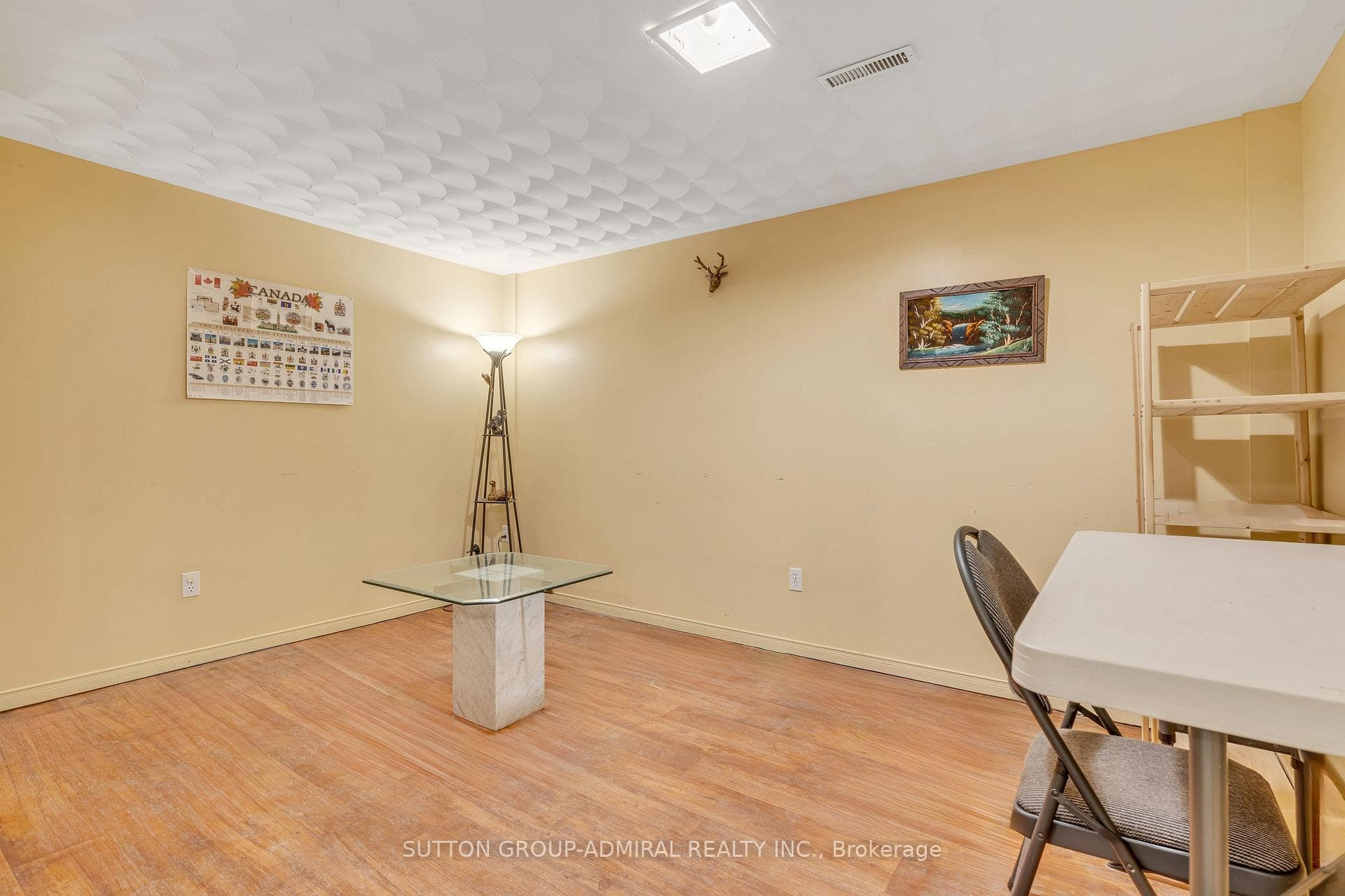 35 Mowat Crescent photo 25