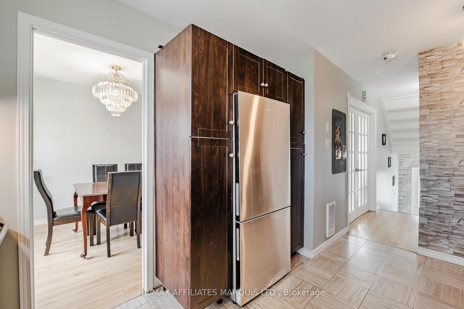 812 Glengarry Boulevard photo 17