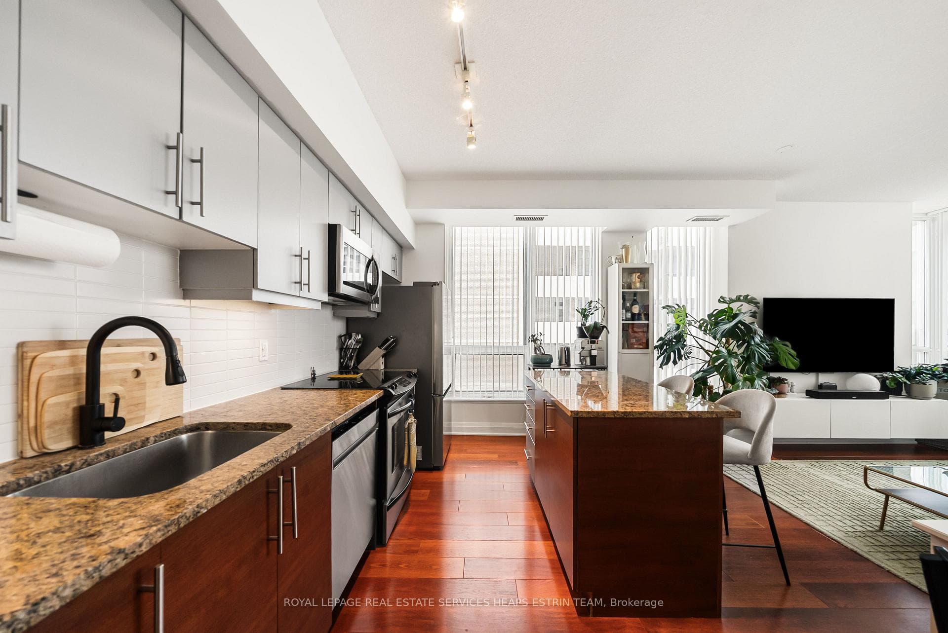 83 Redpath Avenue Unit 704 photo 7