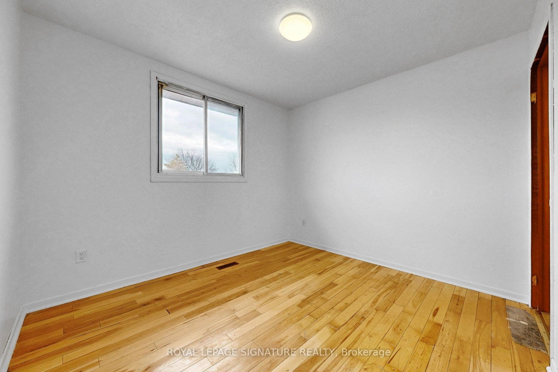 2nd Bedroom - Alternate angle
