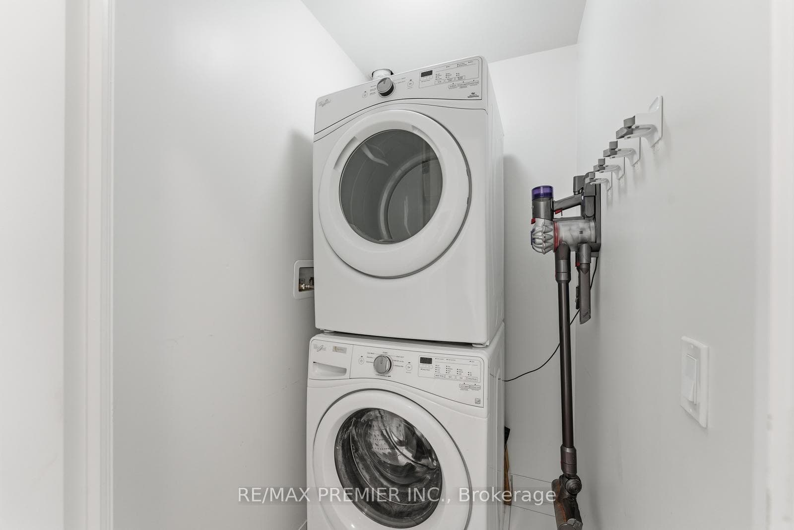 17 Zorra Street Unit PH06 (2406) photo 33