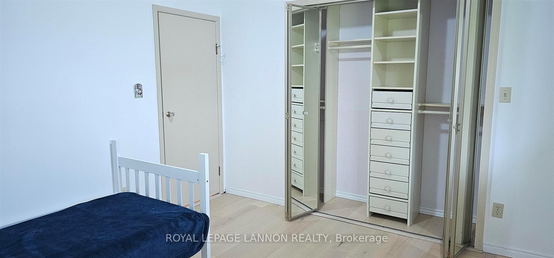 135 Penfold Street photo 9