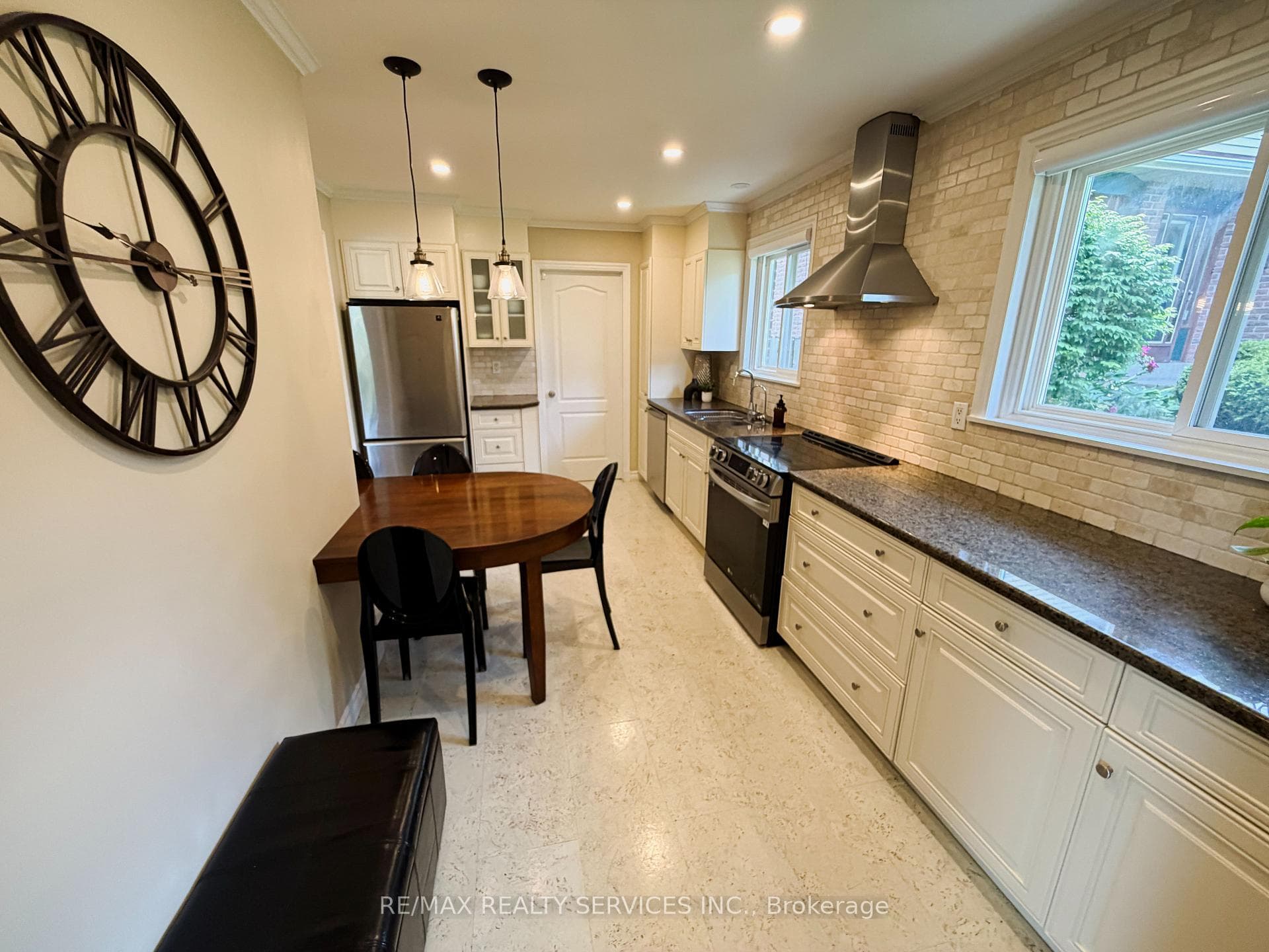 238 Laurier Avenue photo 3