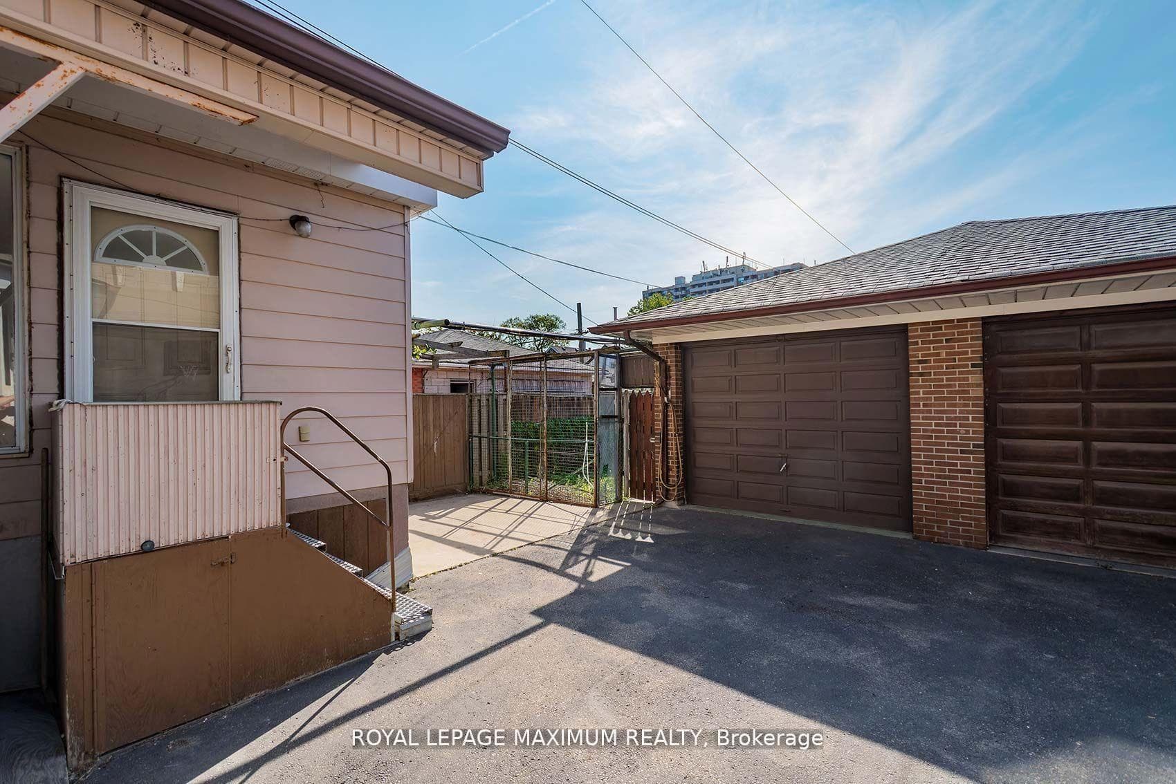 245 Belgravia Avenue photo 36