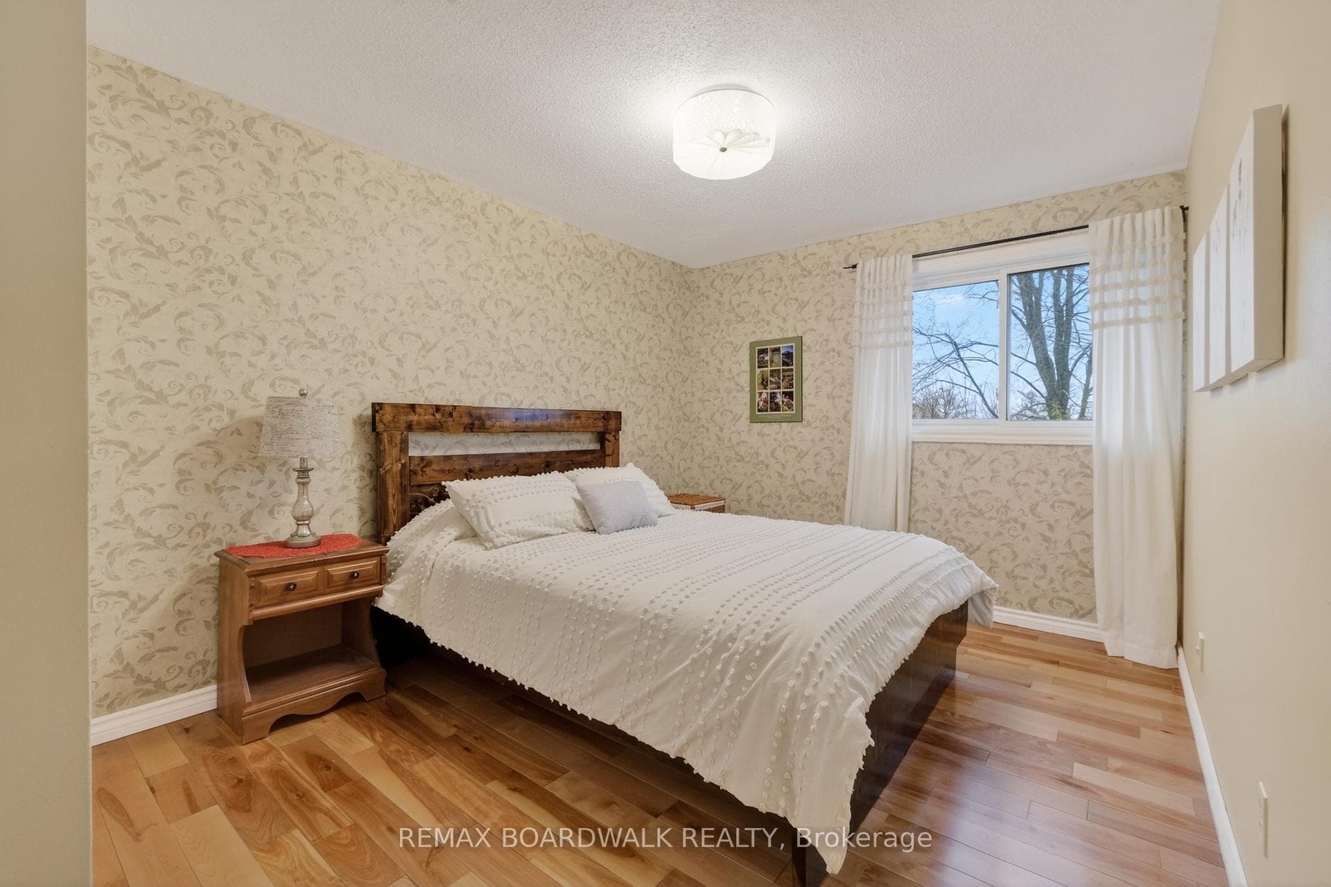 7925 Jeanne D'arc Boulevard photo 18
