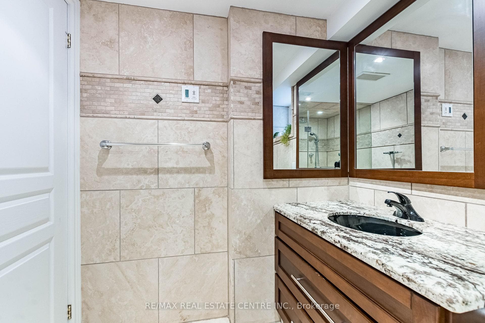 37 Maple Avenue photo 38