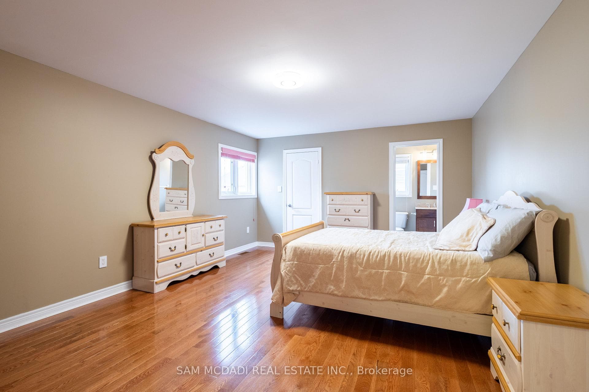 26 Supino Crescent photo 27