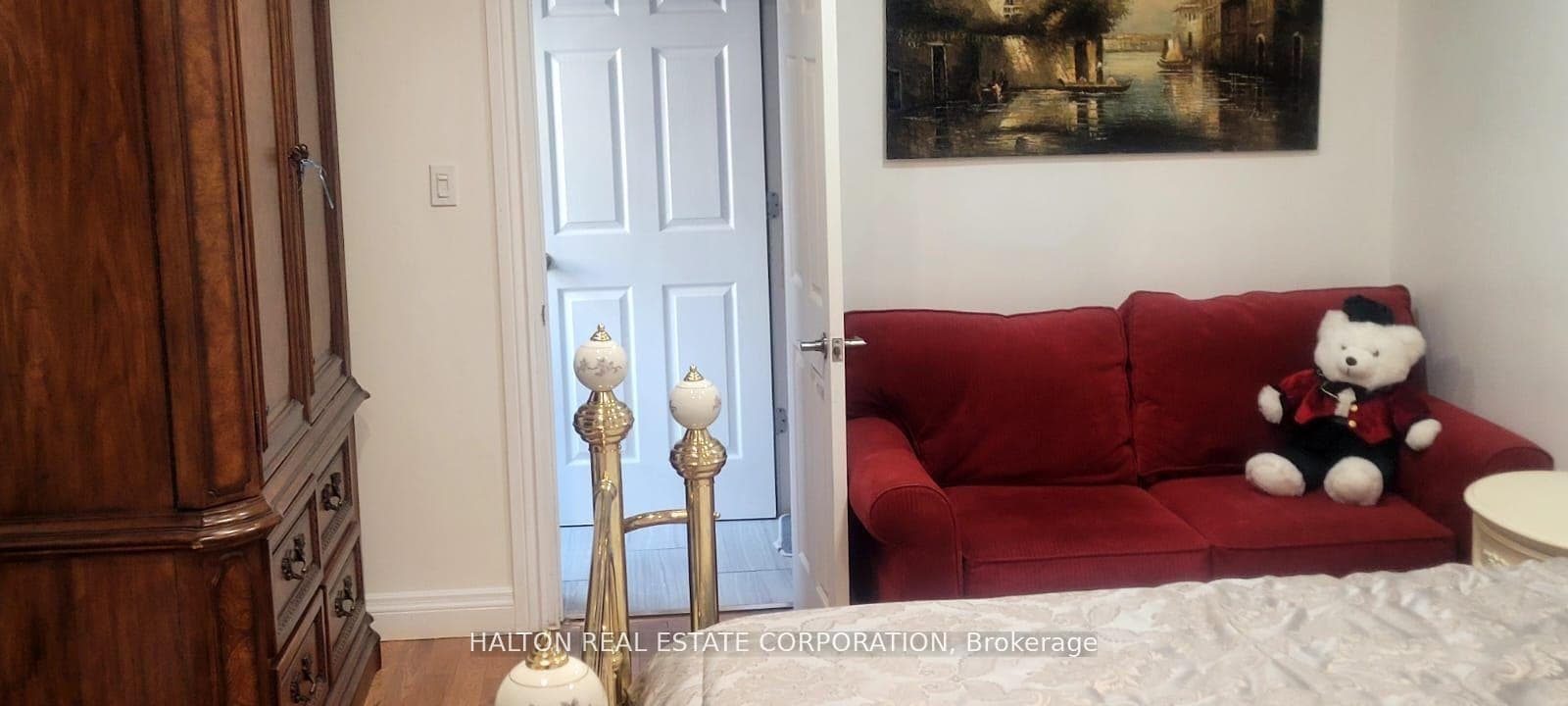 2452 CAVENDISH Drive Unit A photo 6