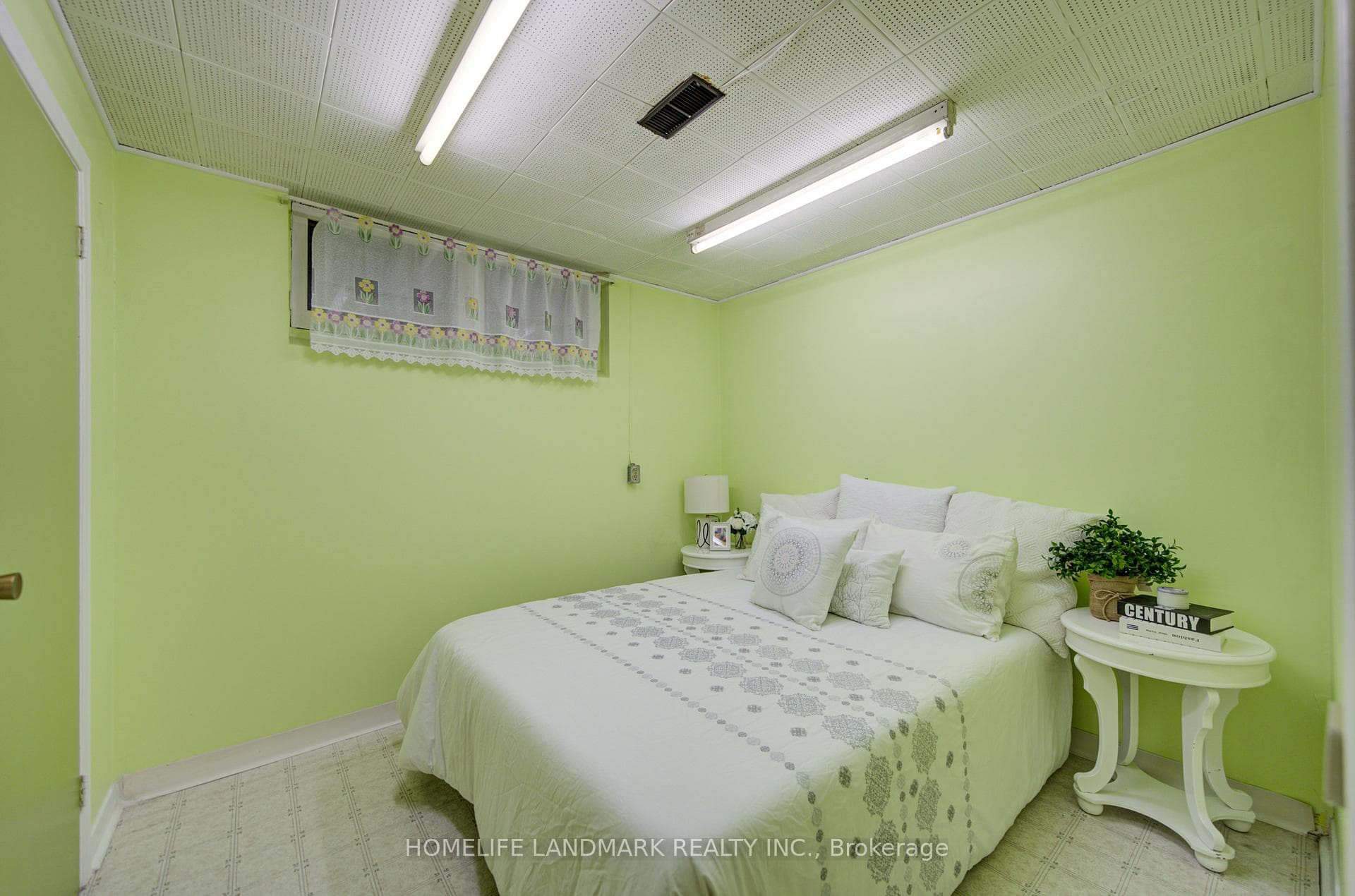 21 Colonnade Road photo 45
