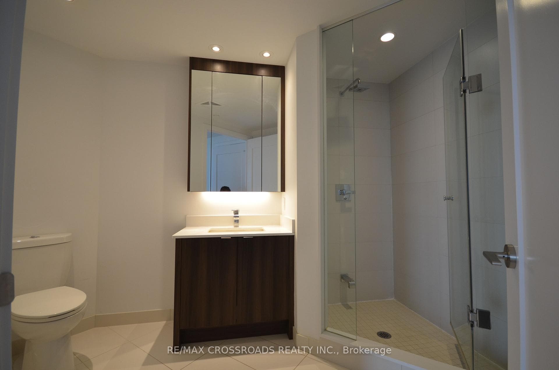 1 Edgewater Drive Unit 805 photo 14