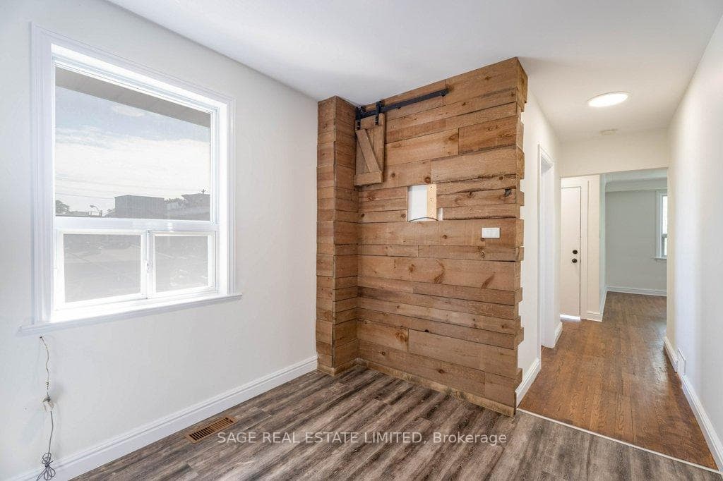 16 Simpson Avenue Unit 3 photo 6