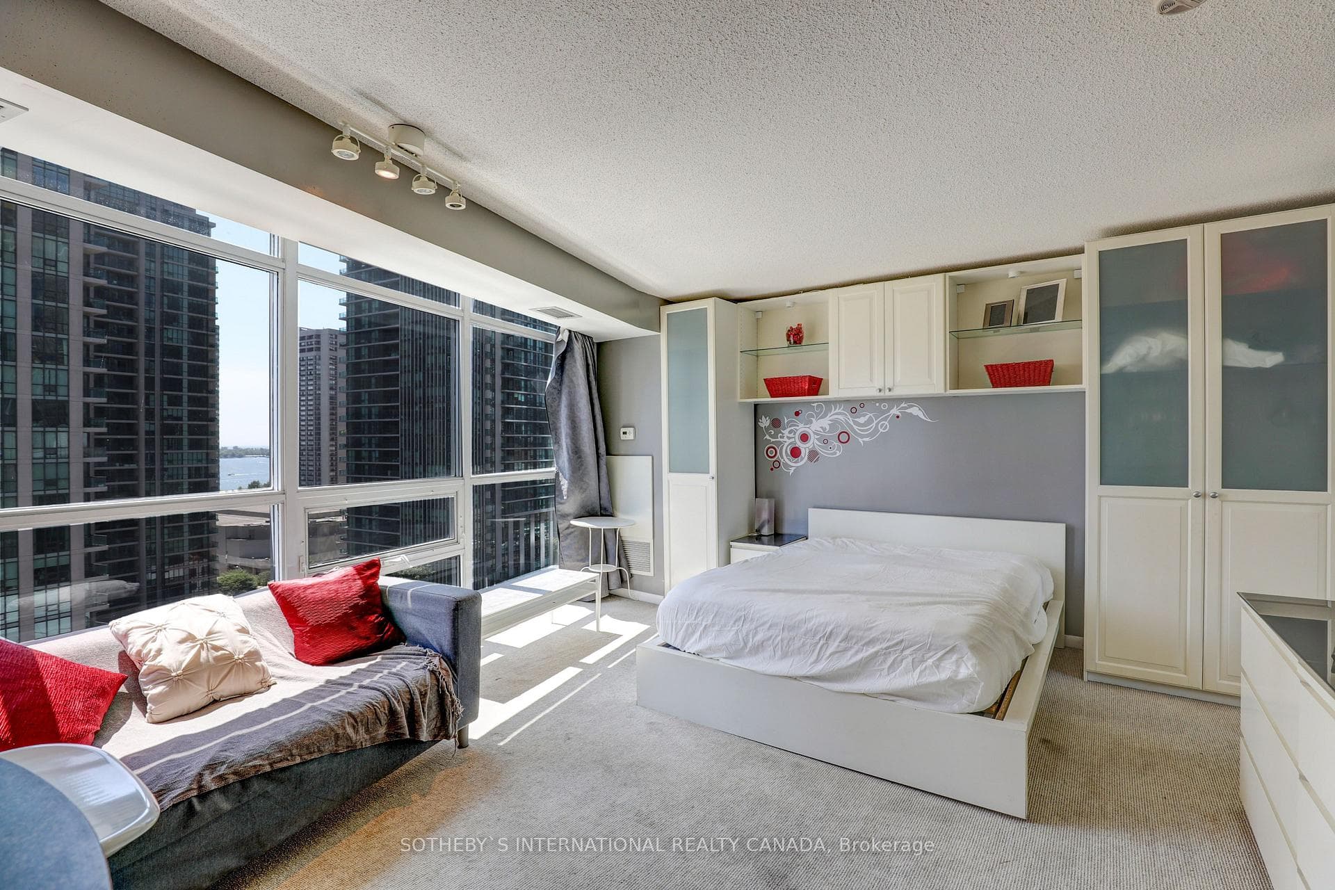 18 Yonge Street Unit 1512 photo 11