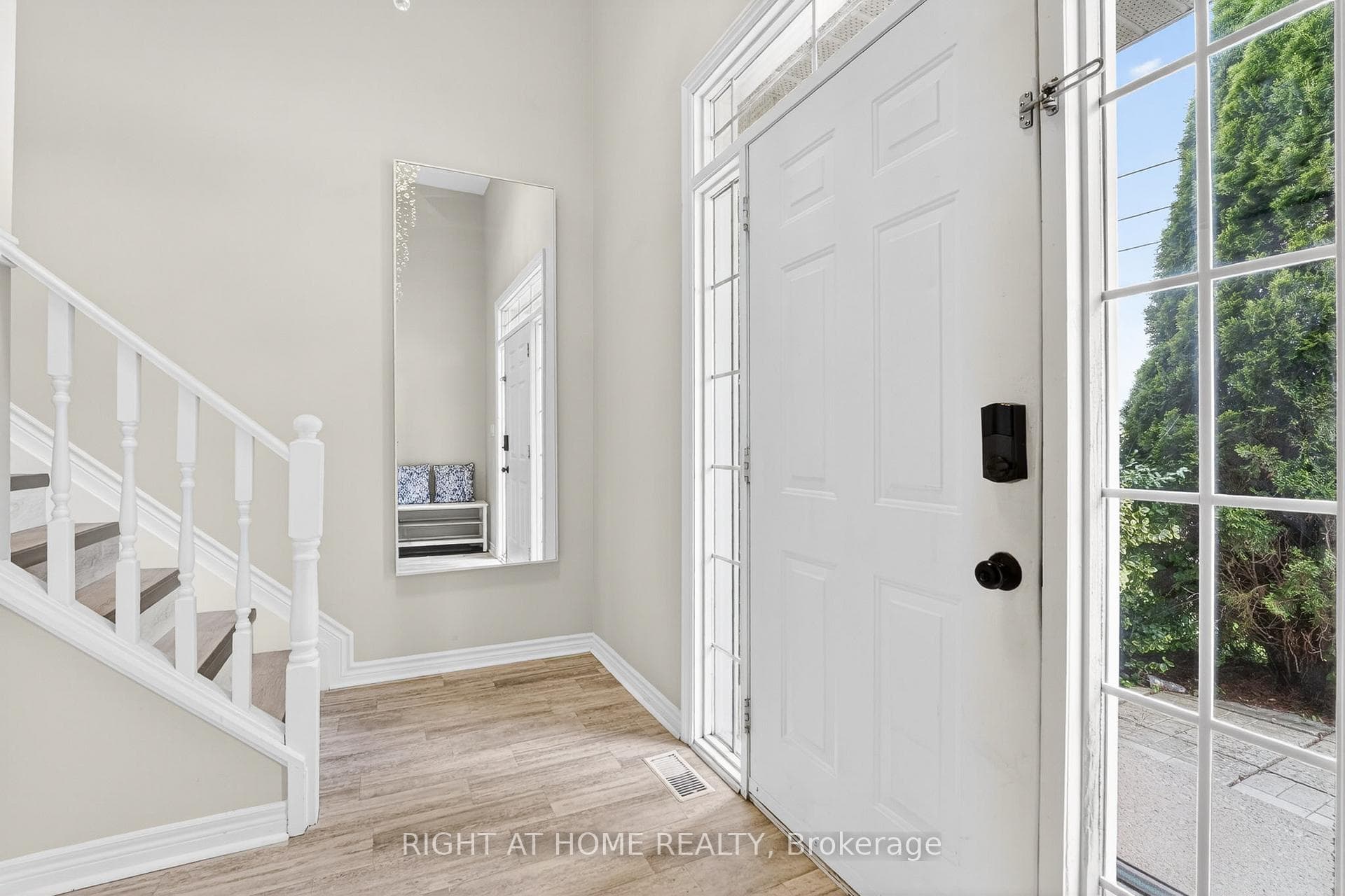 5524 Fraser Street photo 4