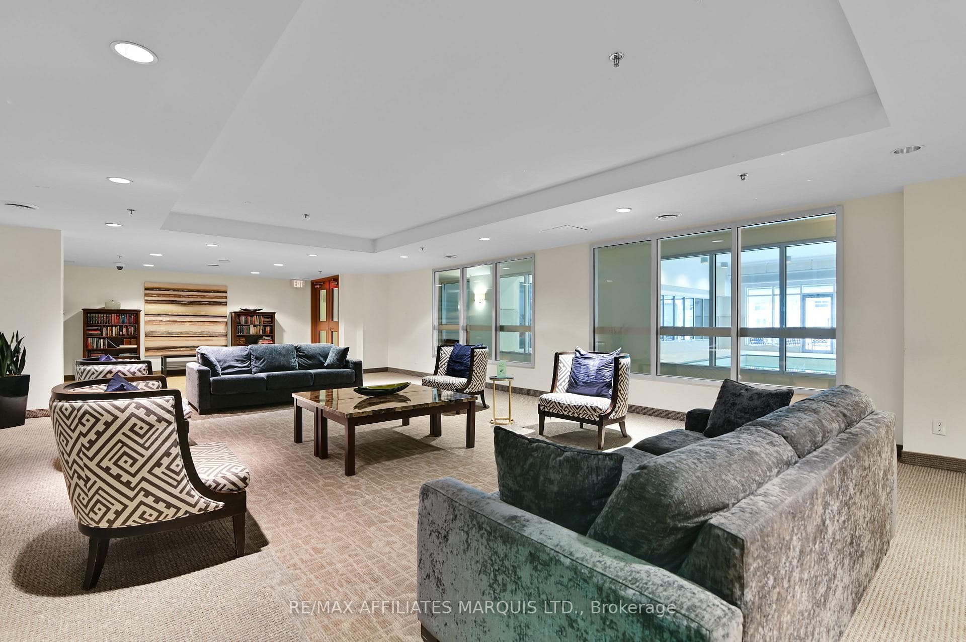 242 Rideau Street Unit 301 photo 26