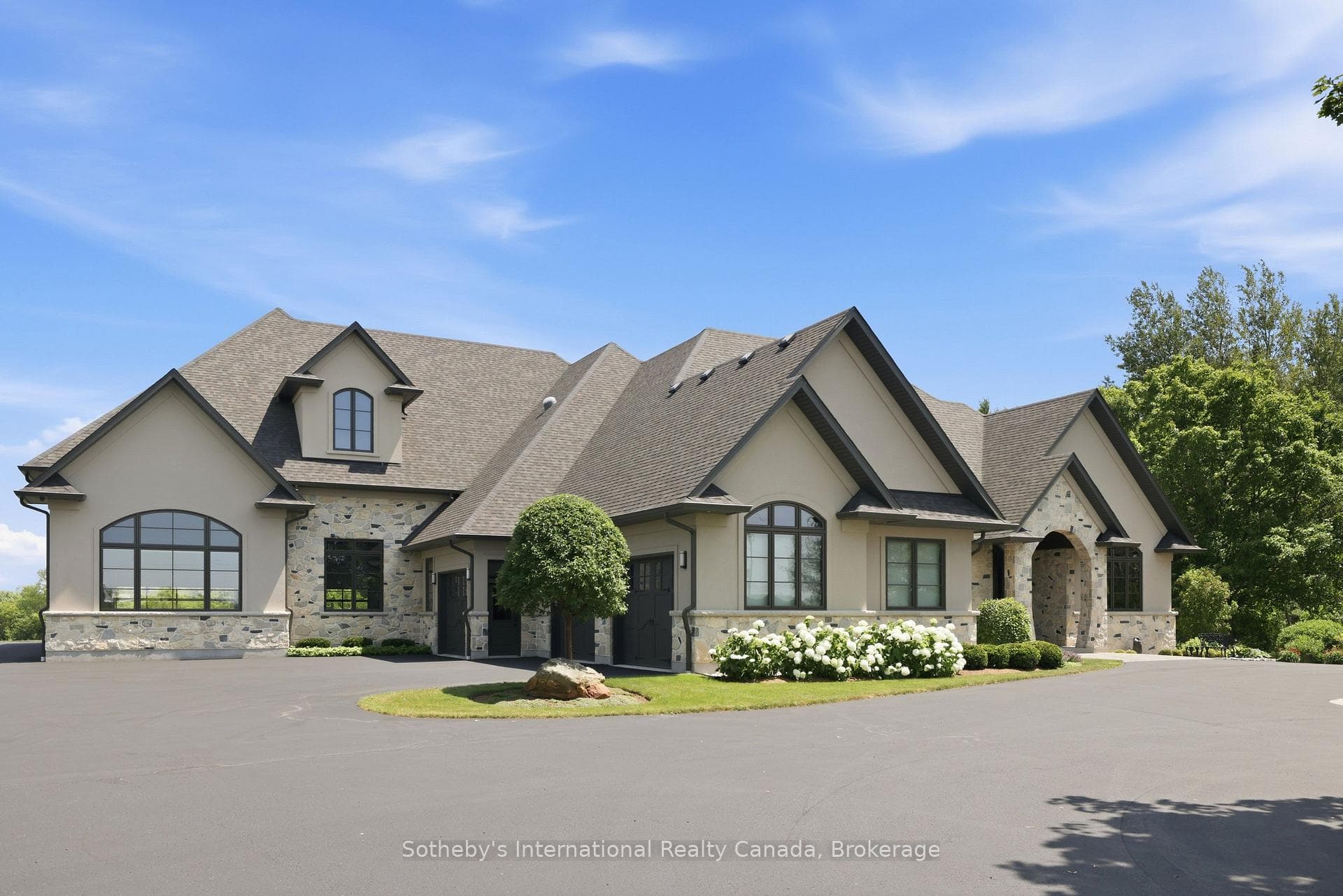 1621 Moser Young Road photo 4