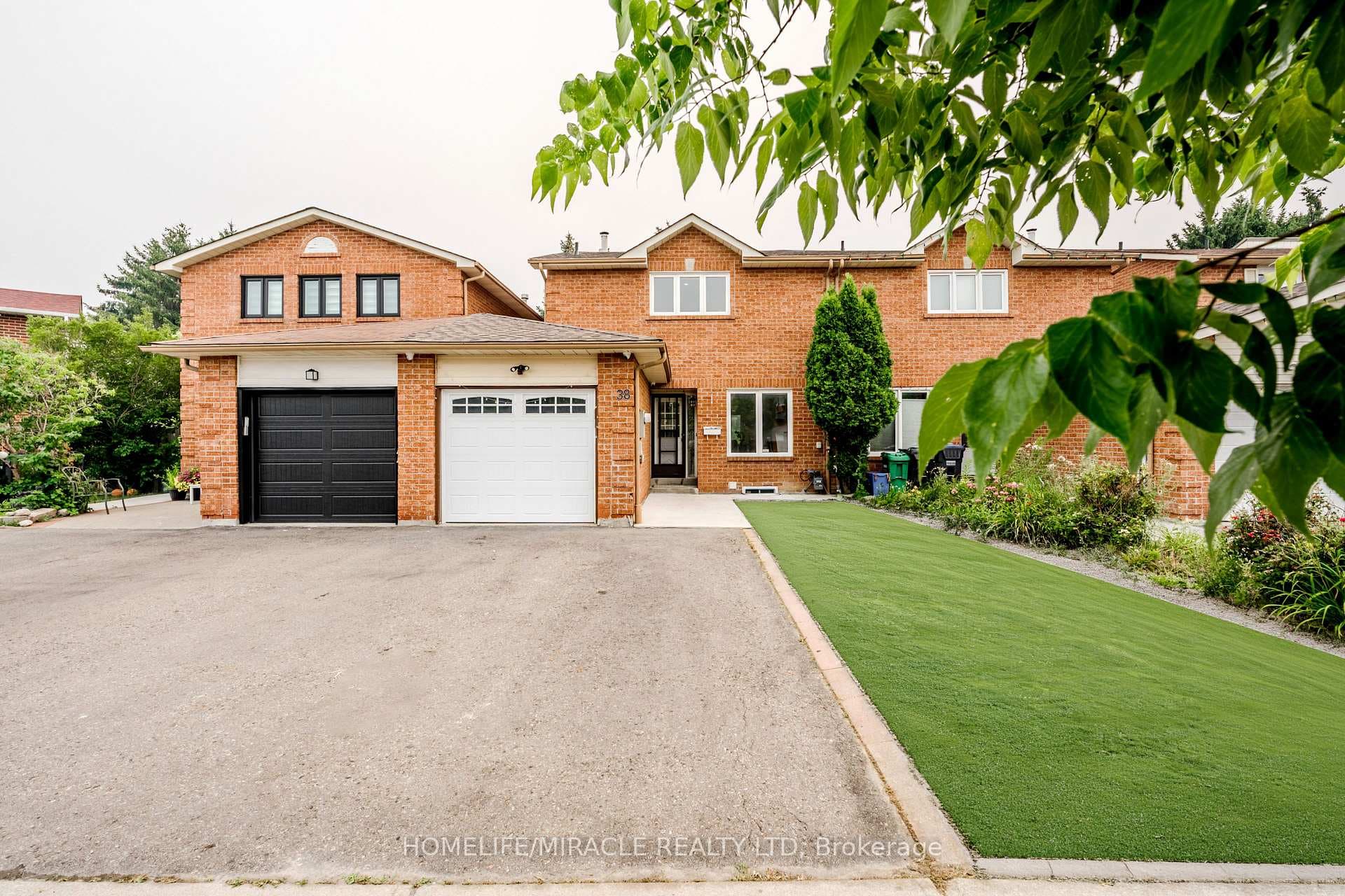 38 Whitehaven Drive photo 1