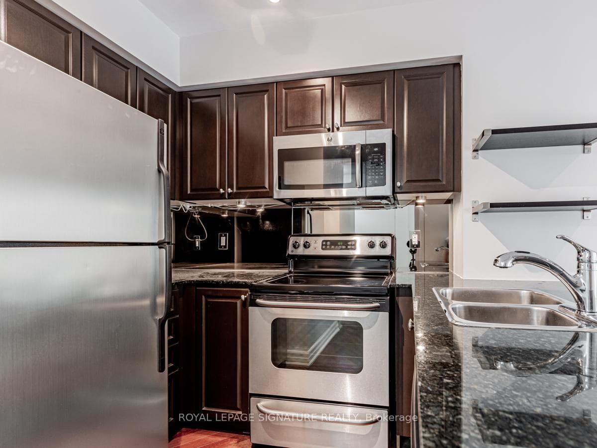 8 Scollard Street Unit 709 photo 7