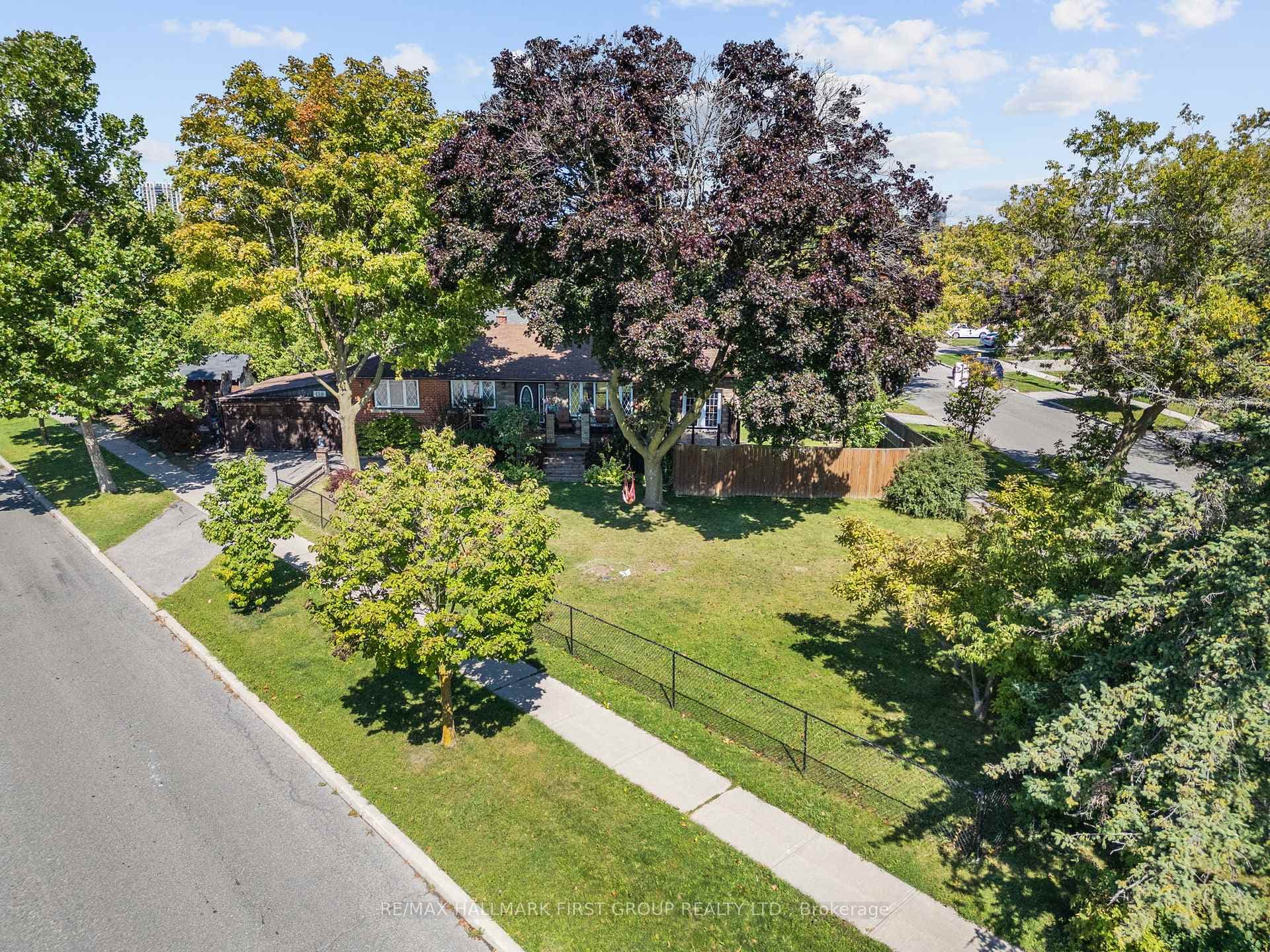 128 Shropshire Drive photo 6