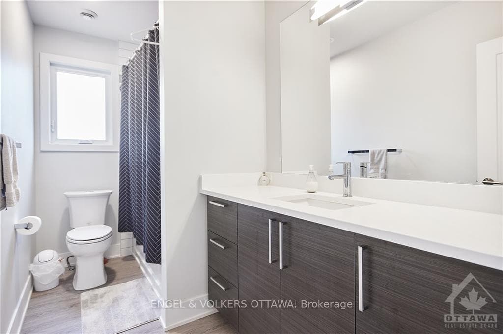 569 MCLEOD Street Unit 3 photo 16