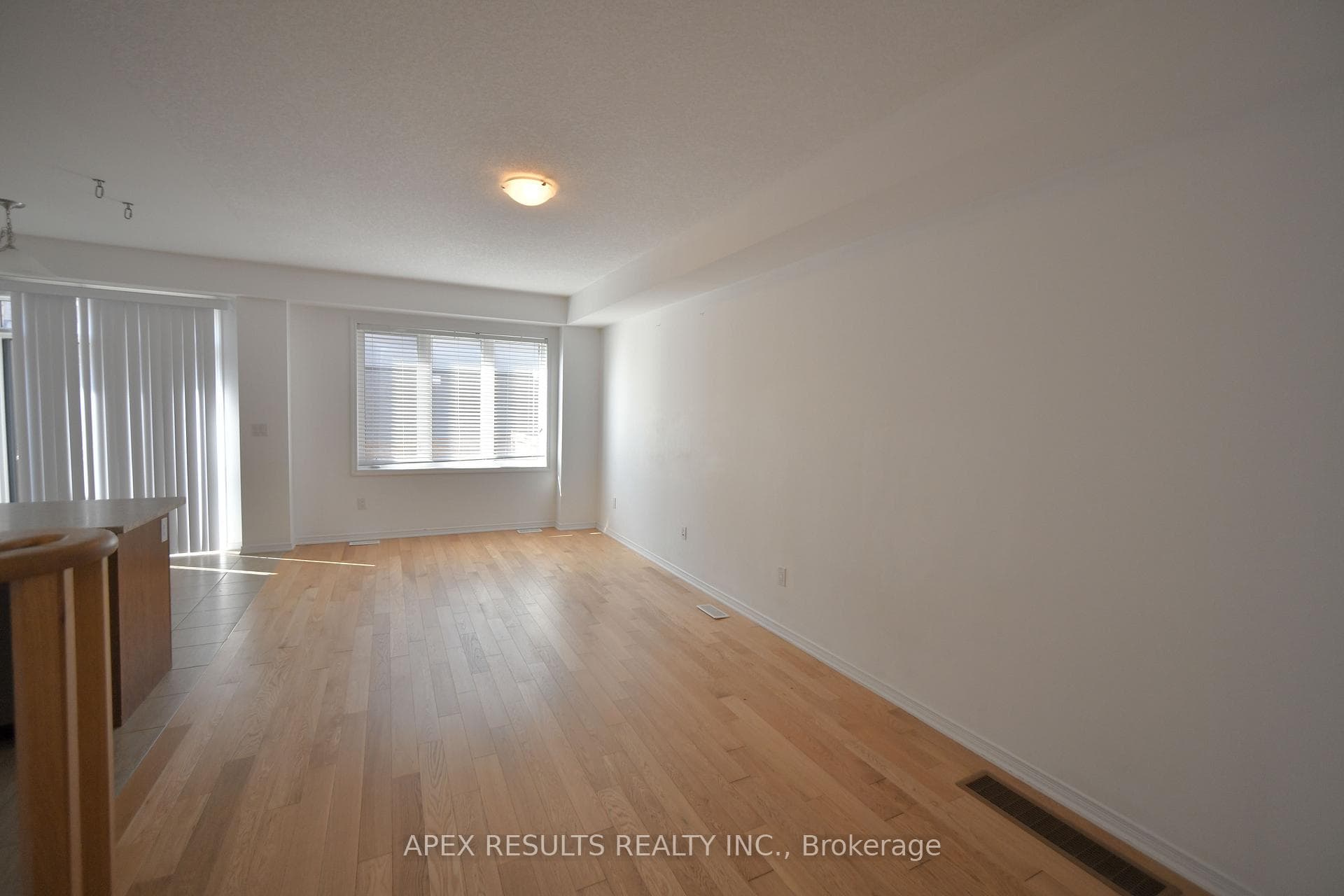 75 Oaktree Drive photo 6