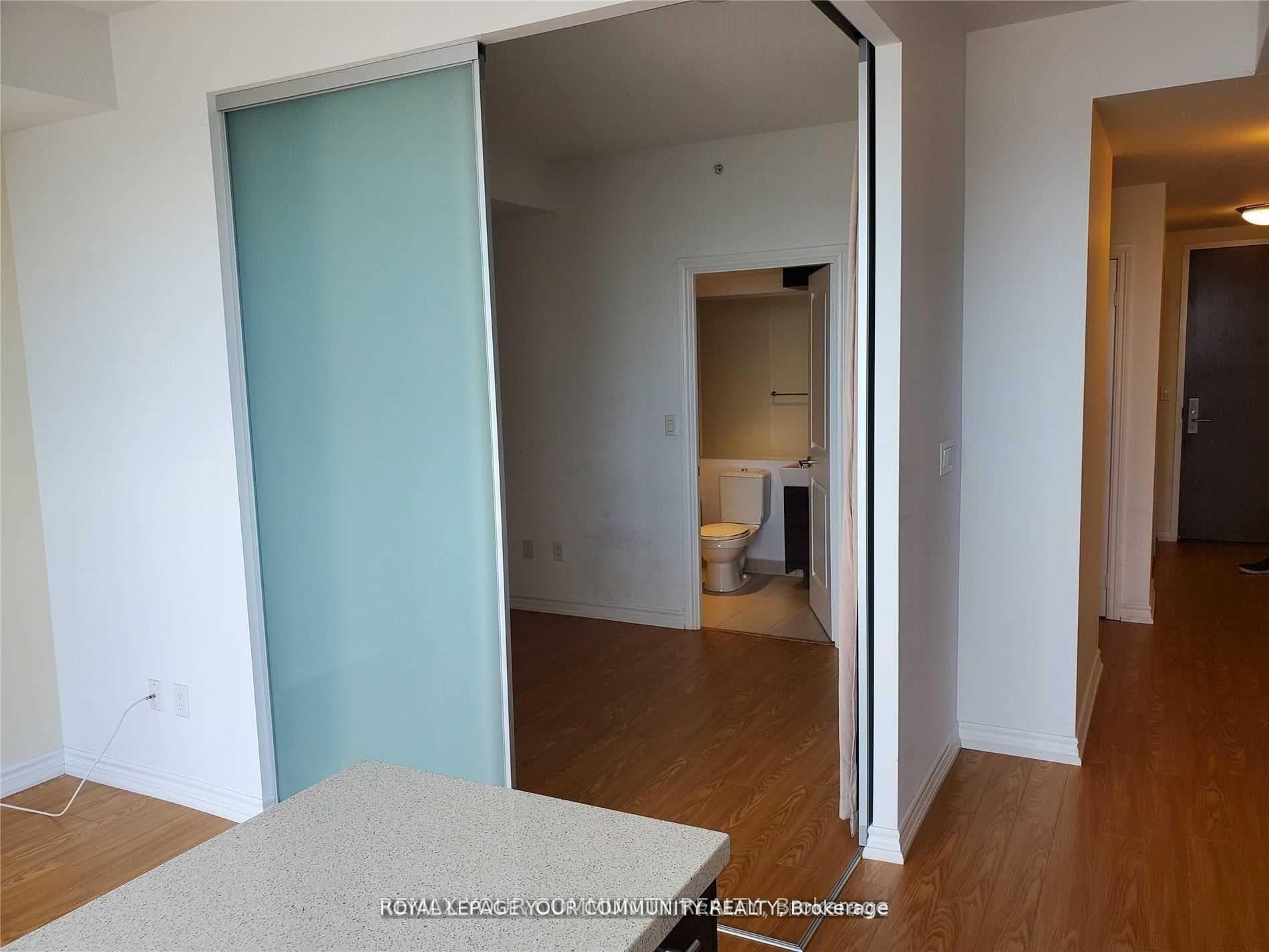 386 Yonge Street Unit 2814 photo 11