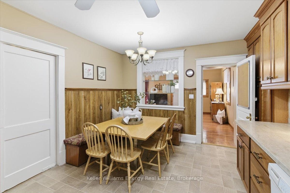 482 Simcoe Street photo 12