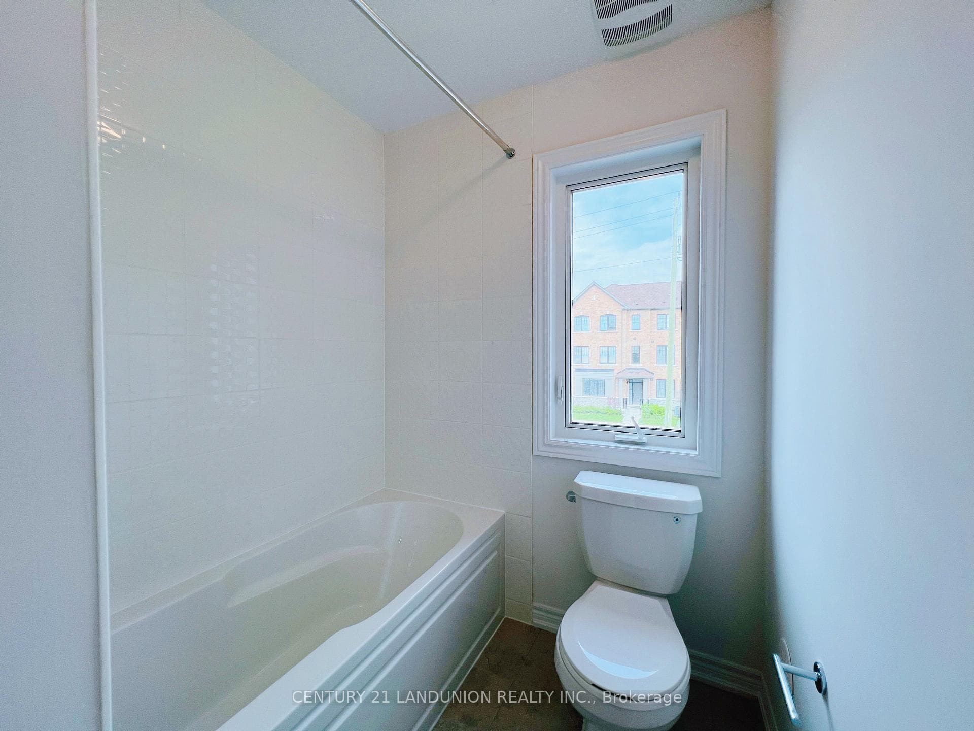 11766 Tenth Line photo 17