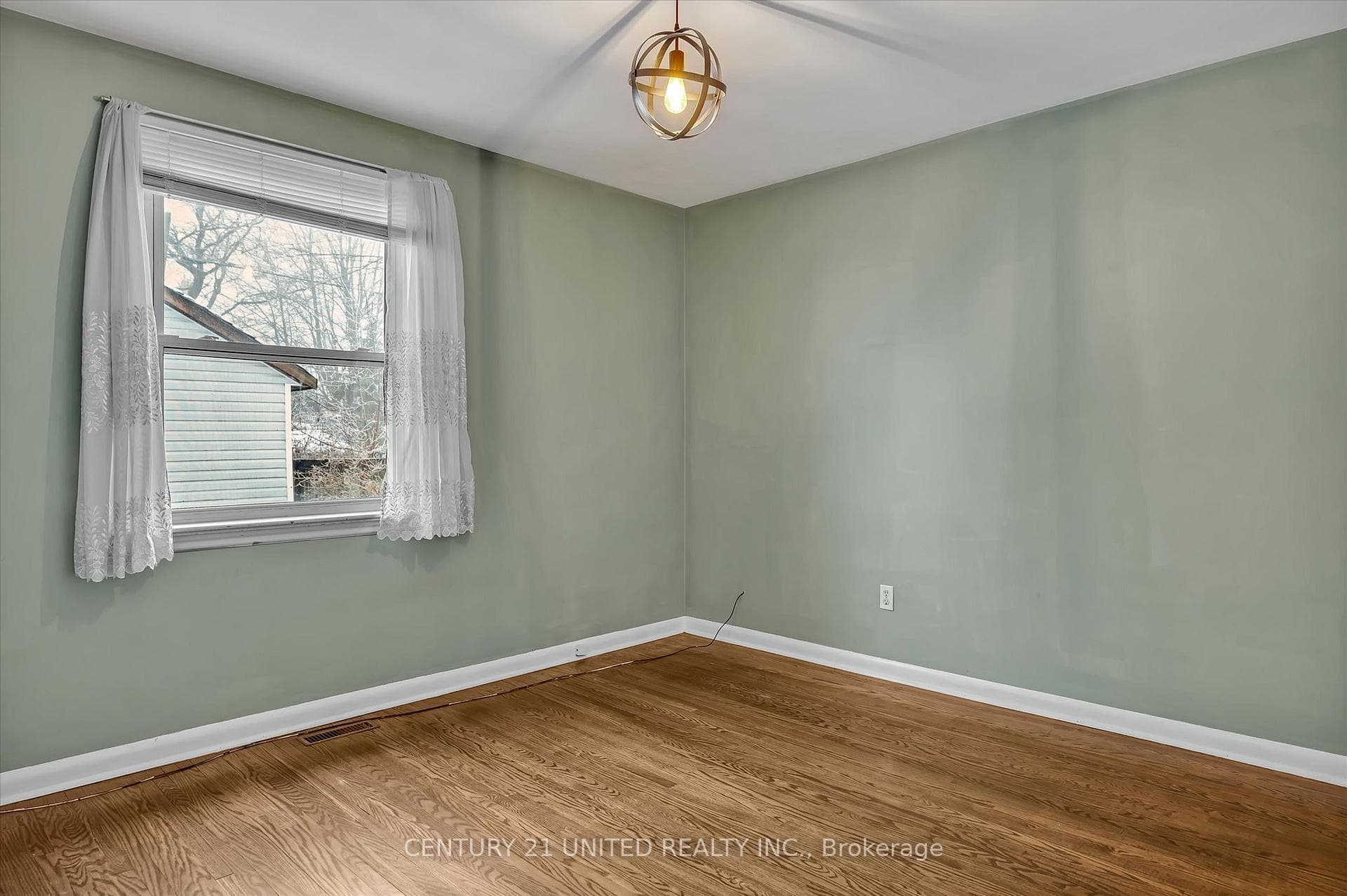 891 Ford Street photo 13