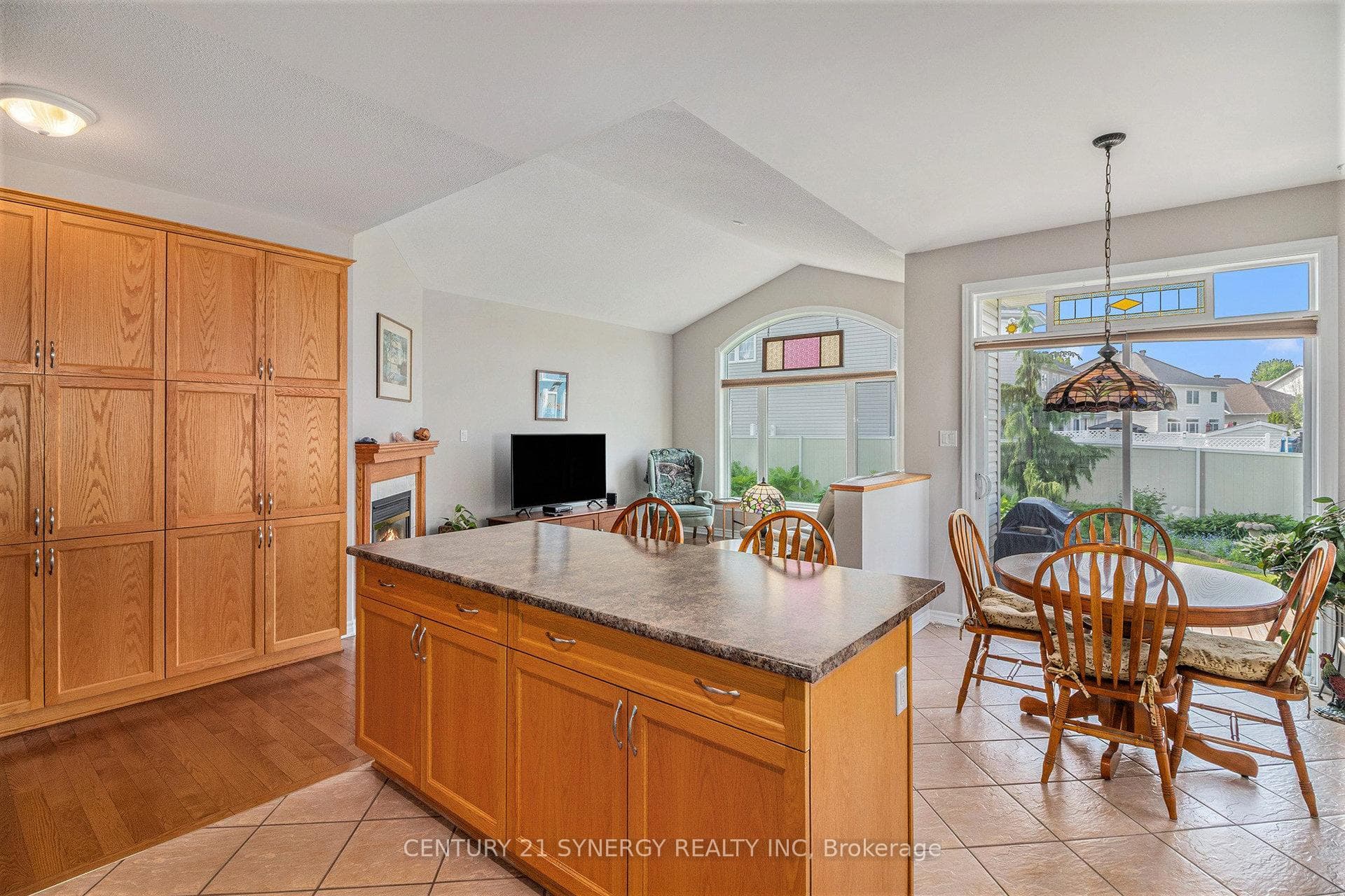 852 Swallowtail Crescent photo 15