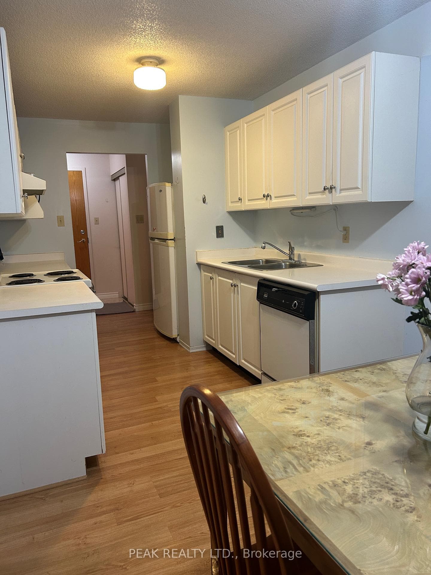 Kitchen & Breakfast nook