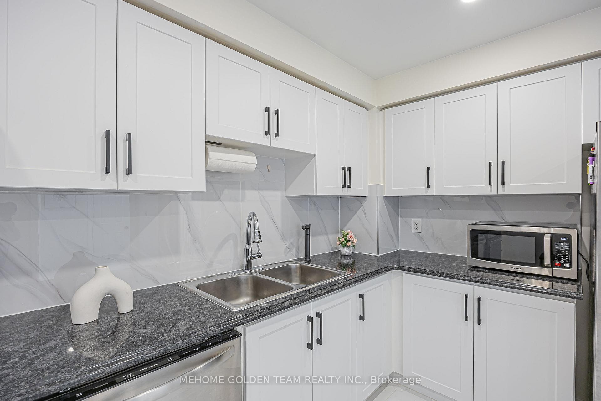 53 Steepleview Crescent photo 11