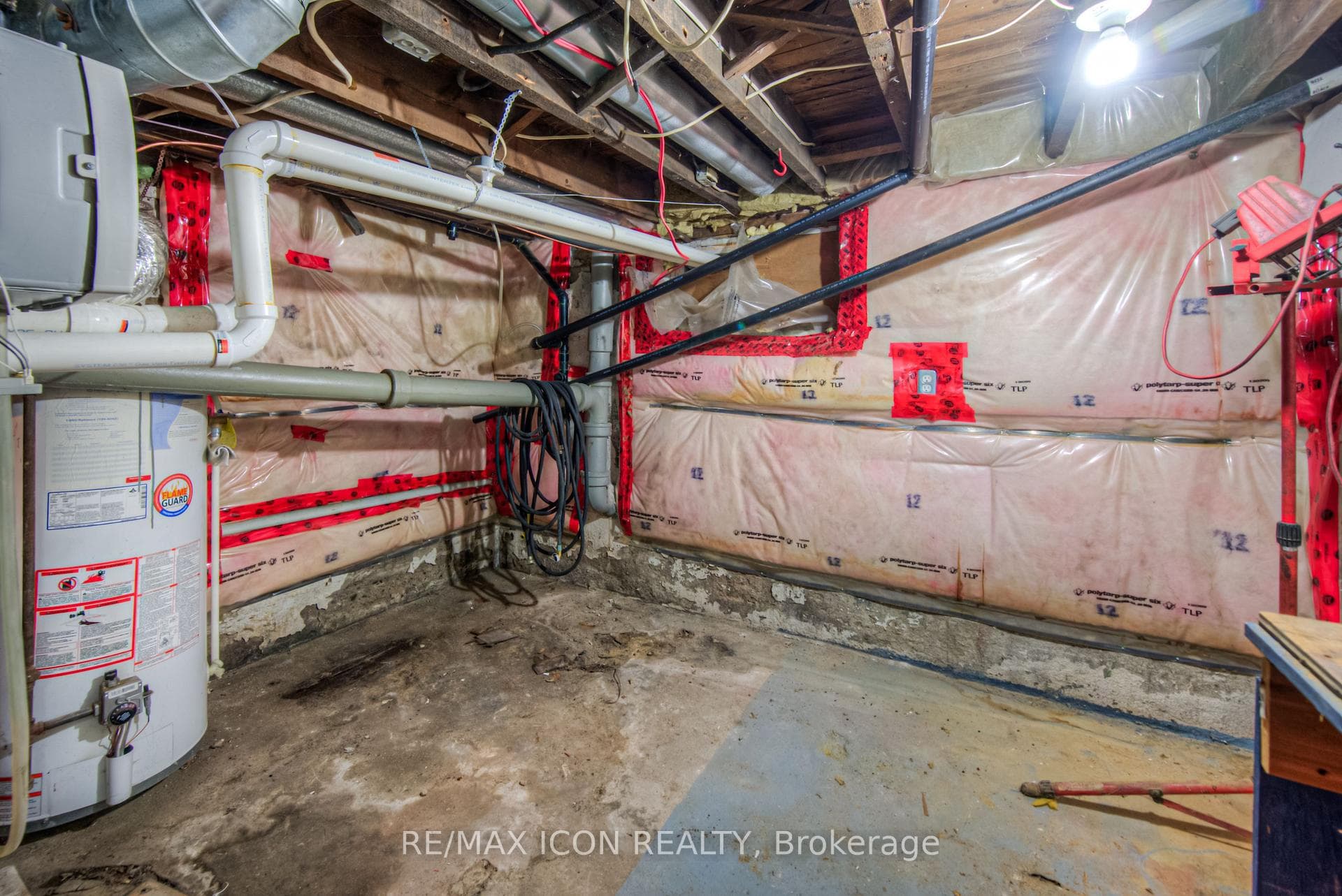 524 Colborne Street photo 39