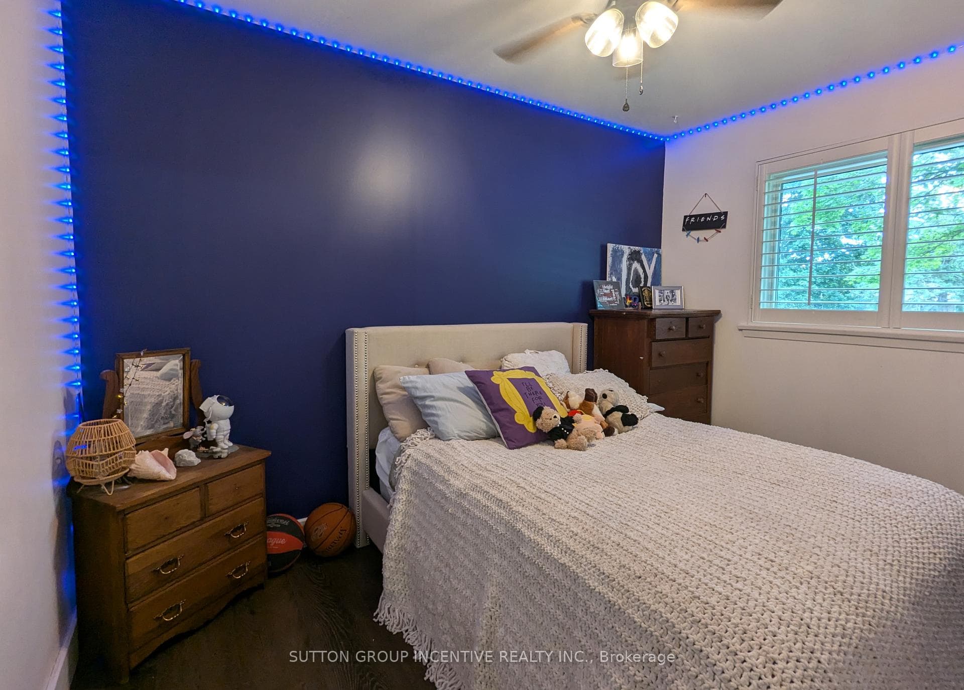 211 Sunset Crescent photo 30