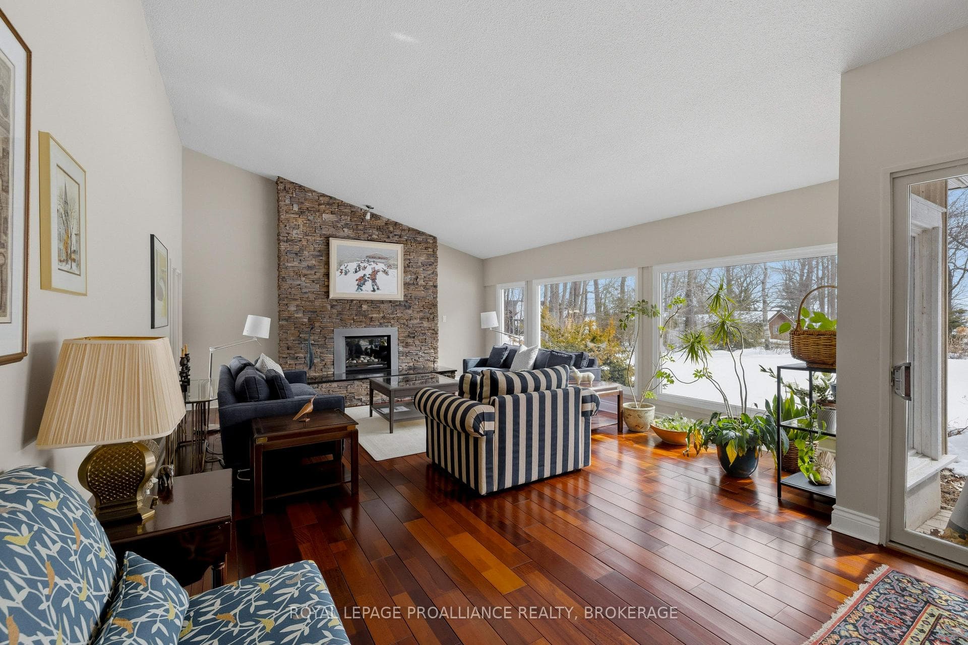 27 Riverside Drive photo 16