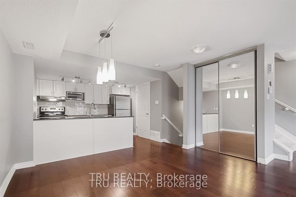122 Lindenshade Drive Unit 19 photo 8