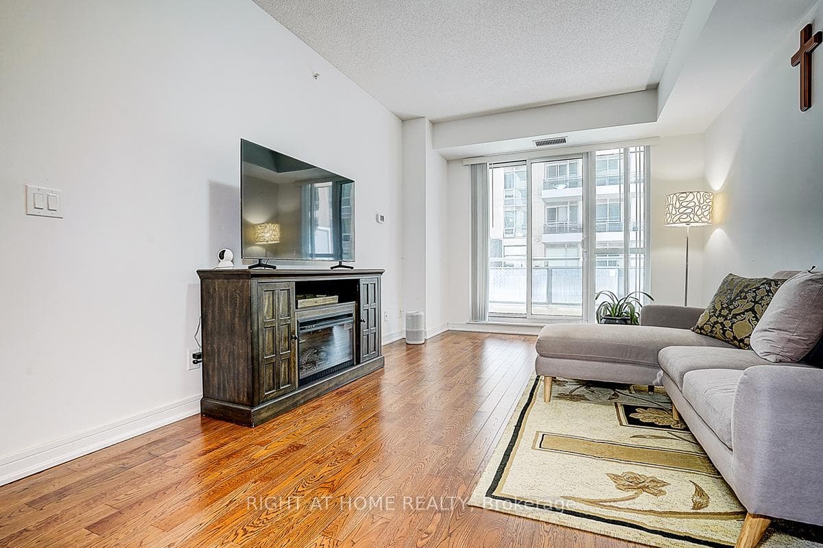 9201 YONGE Street Unit 205 photo 13